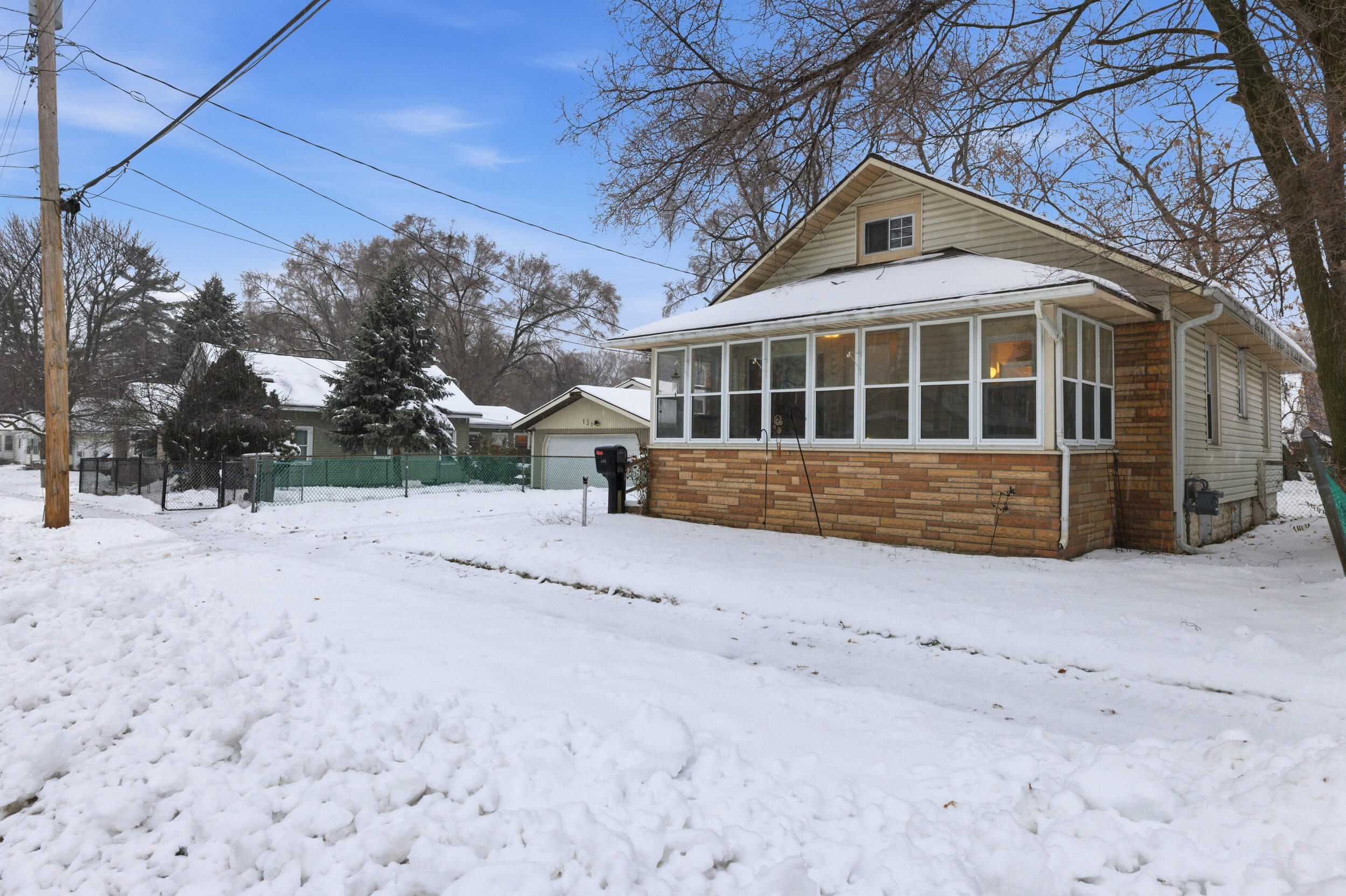 135 Frontenac Street SE