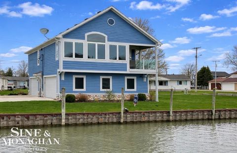 113 Roselawn Street Algonac City MI 48001