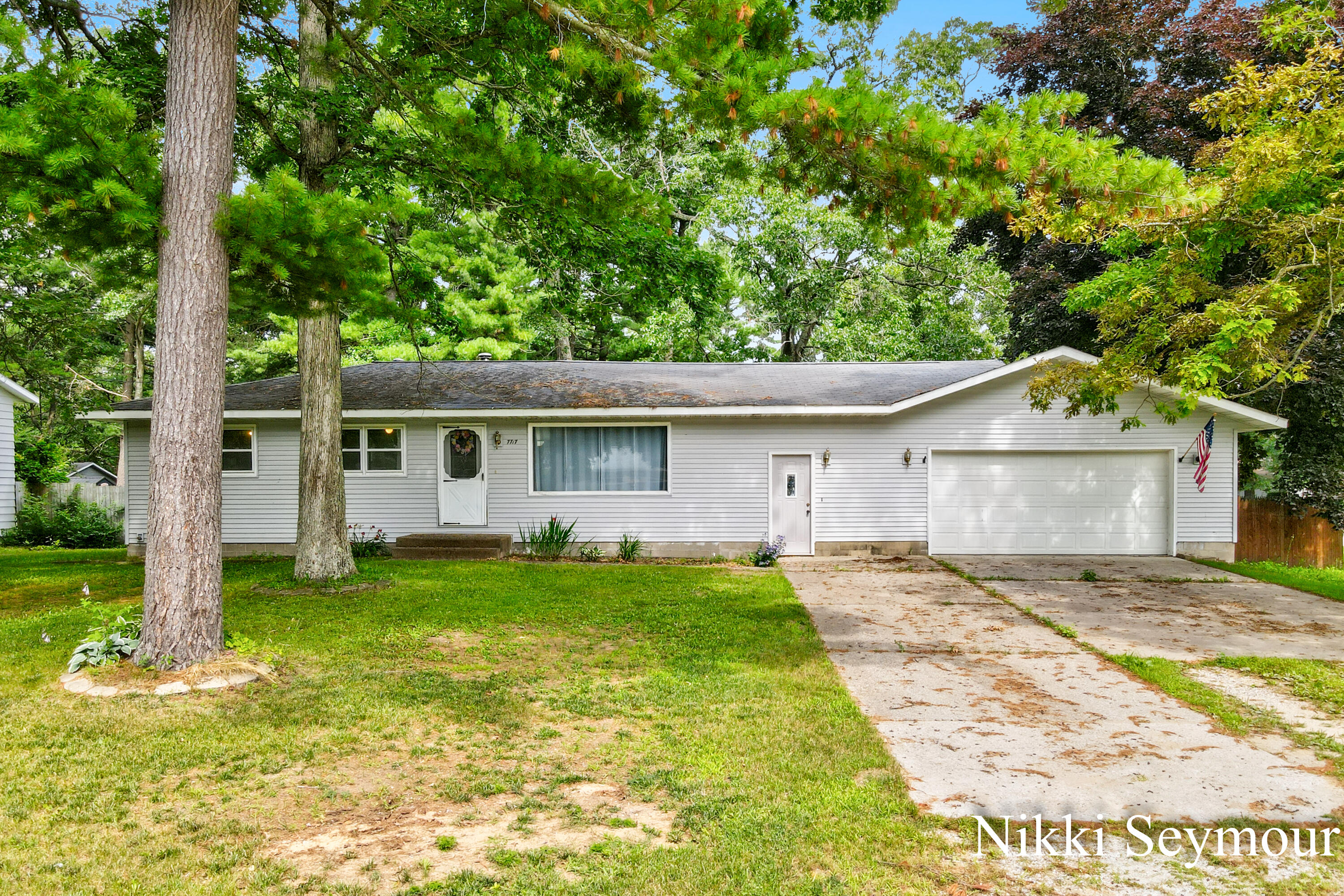 7717 N Carefree Drive