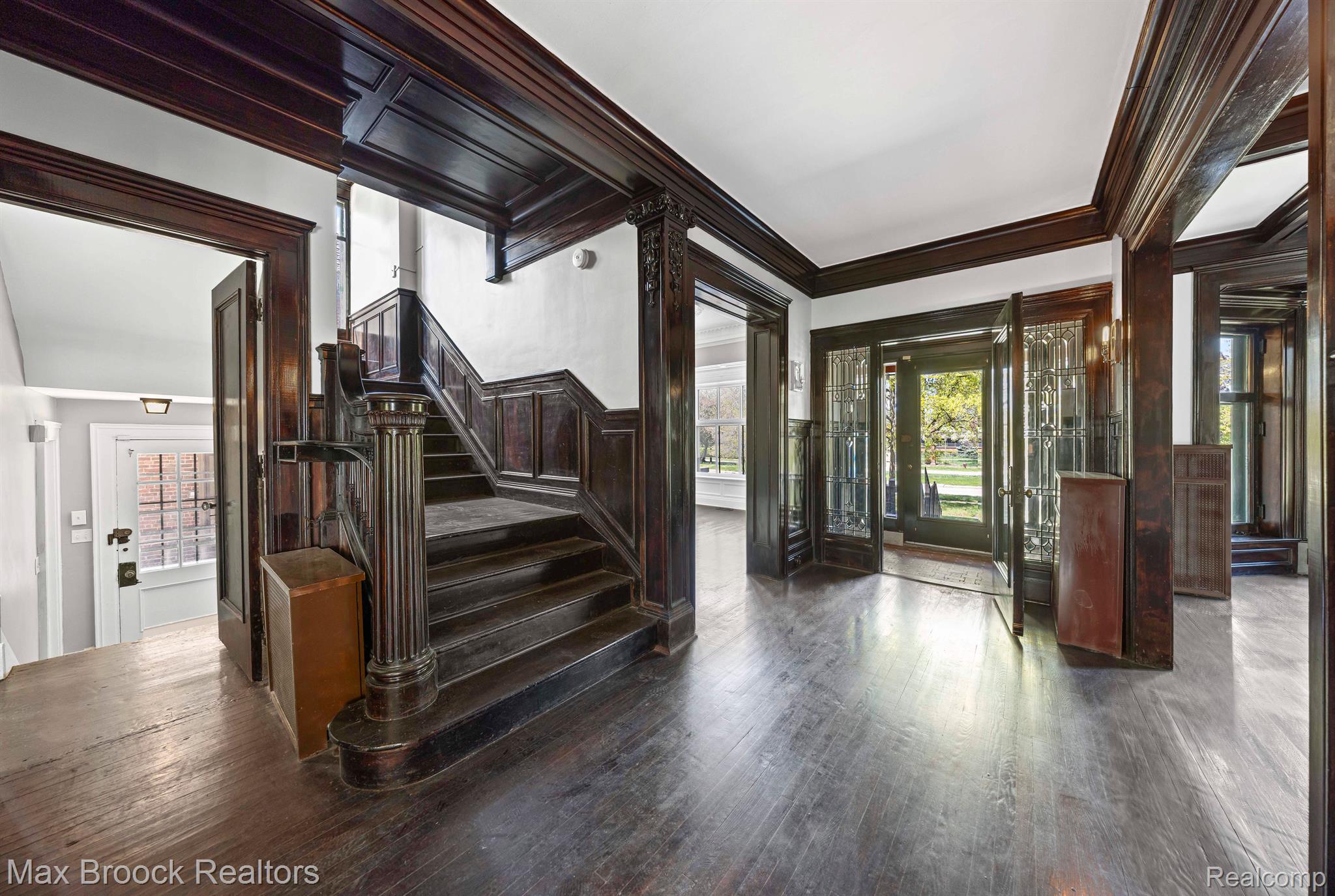 94 E BOSTON Boulevard