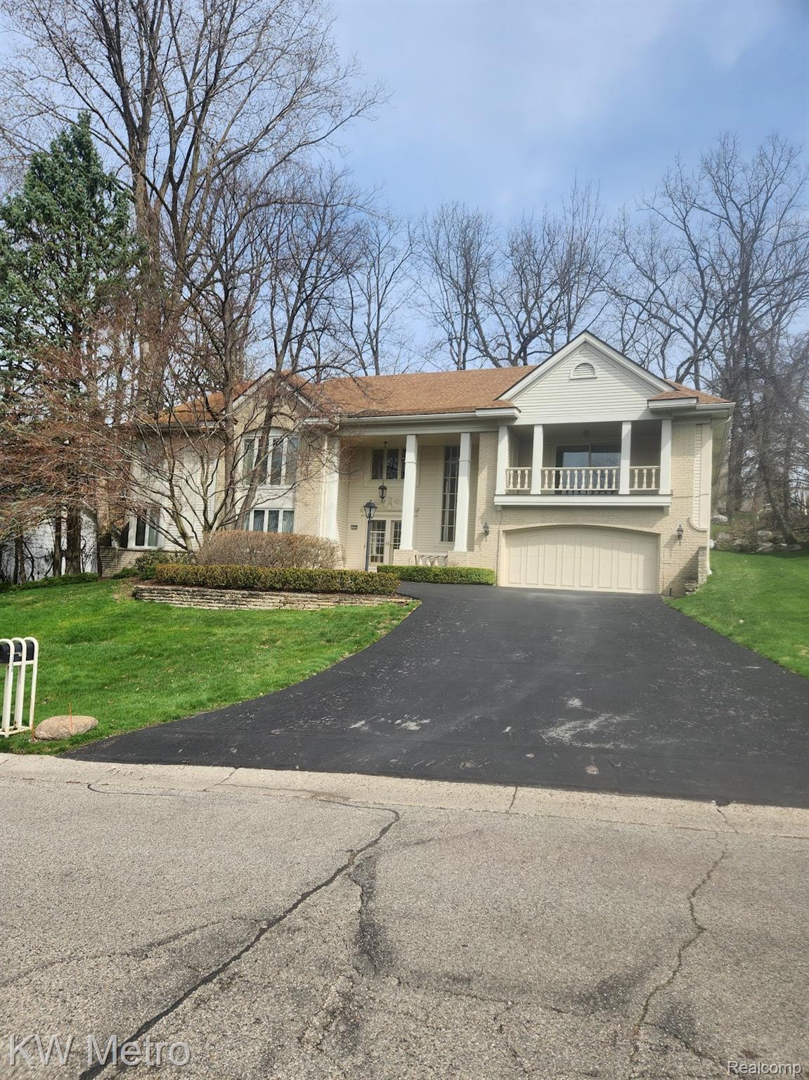 3086 Bloomfield Park