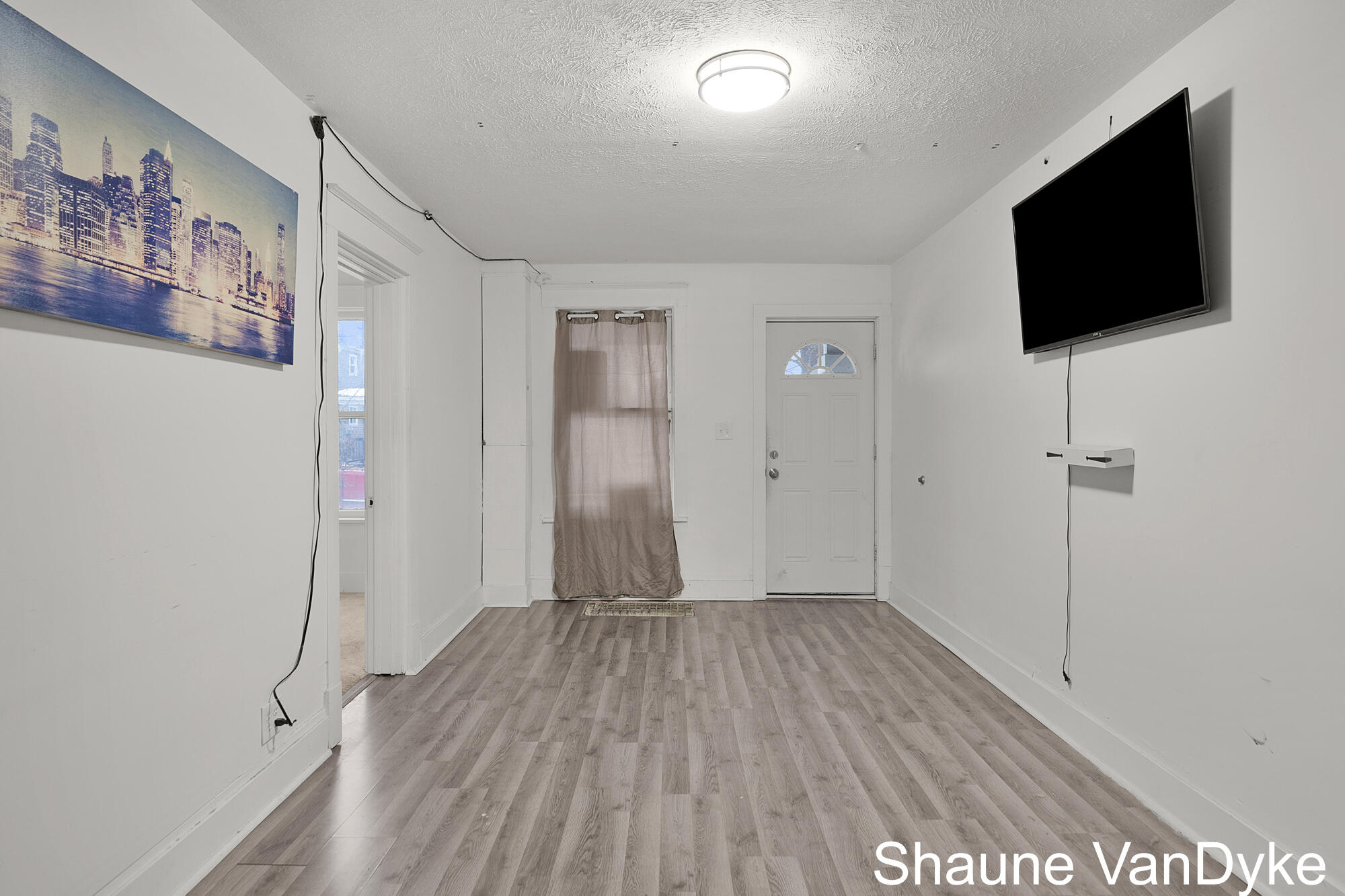 1537 Broadway Avenue NW