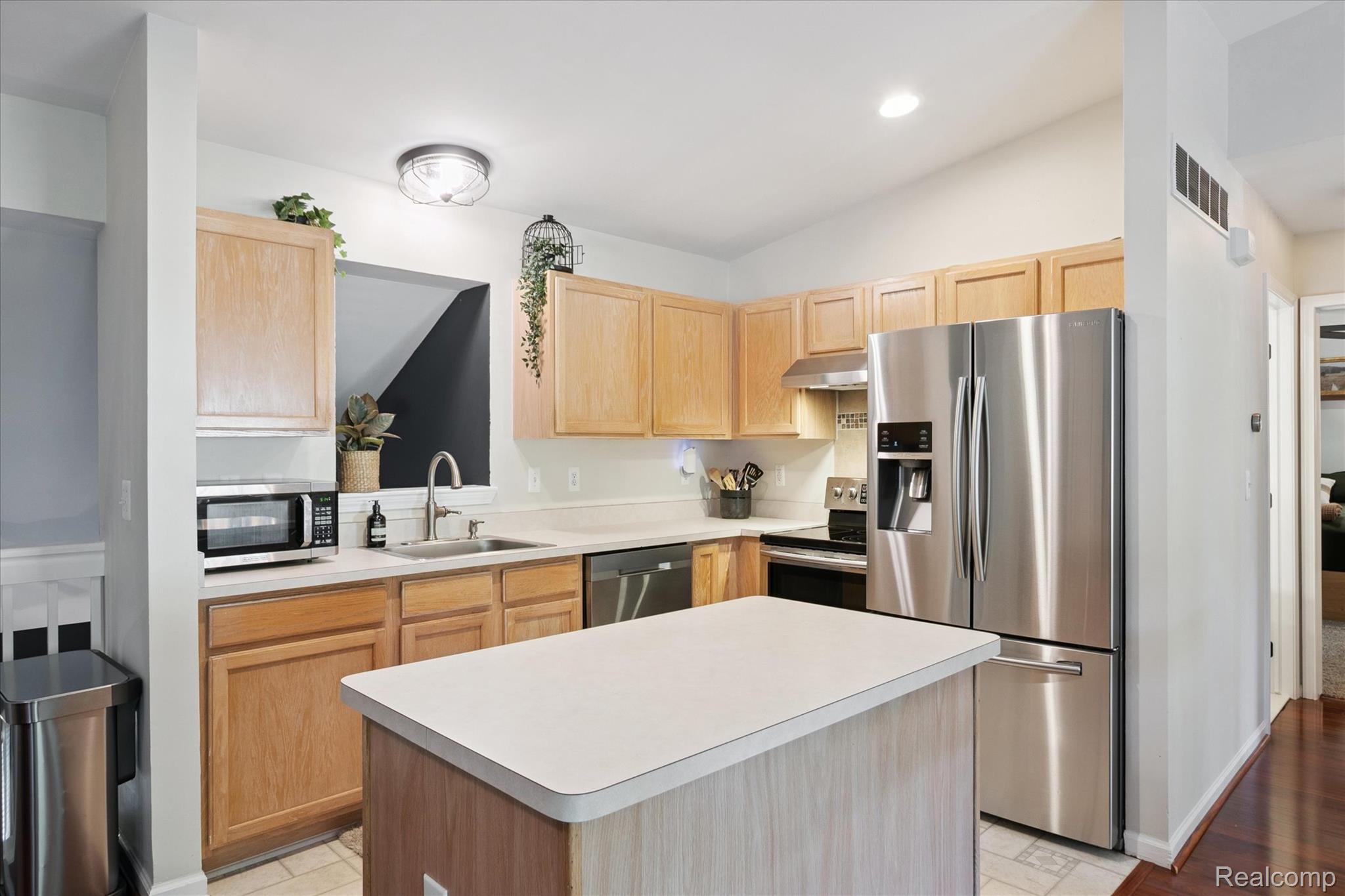 Brownstown Charter Township, Michigan 48183, United States, 3 Bedrooms Bedrooms, ,2 BathroomsBathrooms,Residential,Active,206867