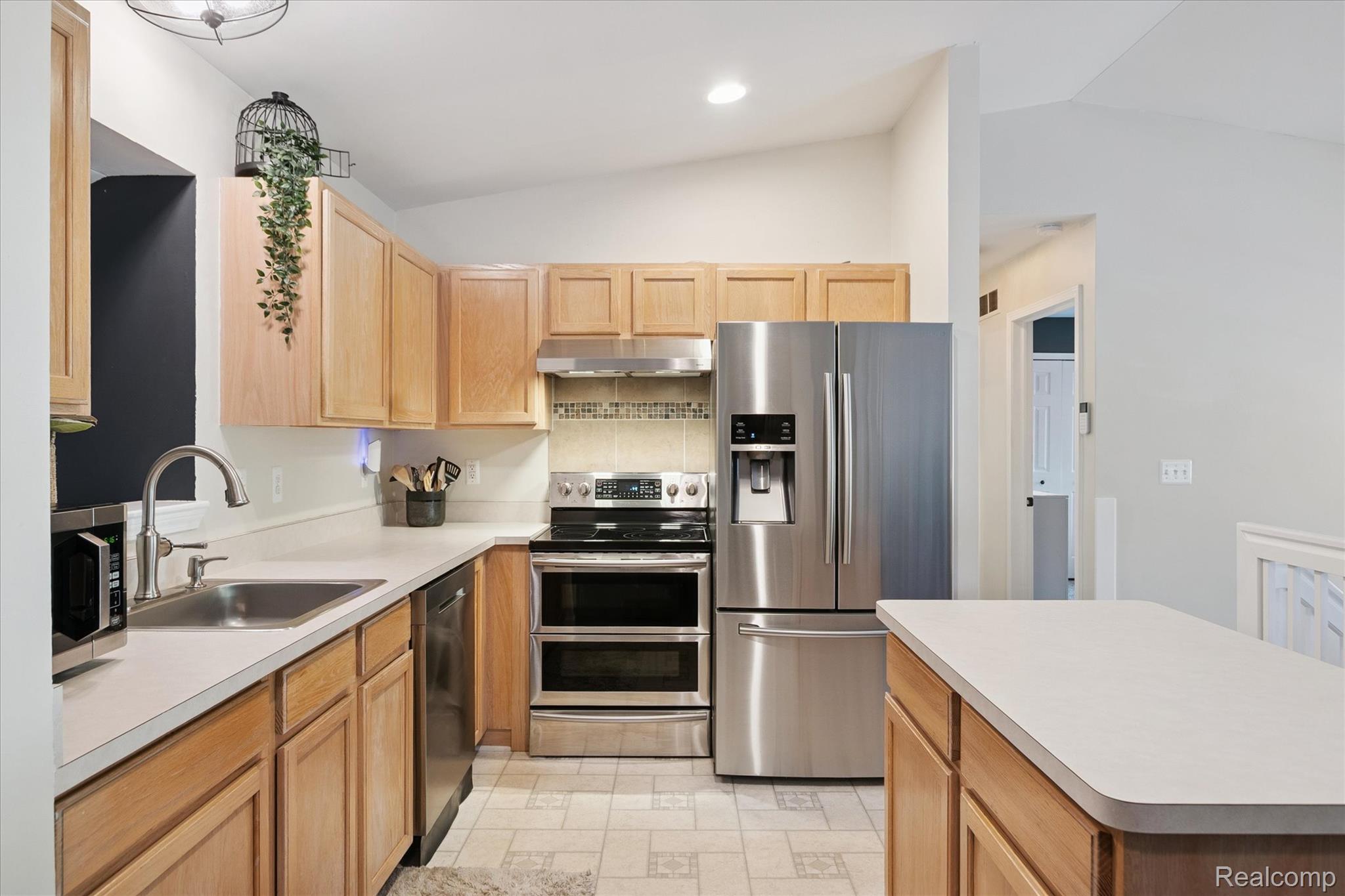 Brownstown Charter Township, Michigan 48183, United States, 3 Bedrooms Bedrooms, ,2 BathroomsBathrooms,Residential,Active,206867