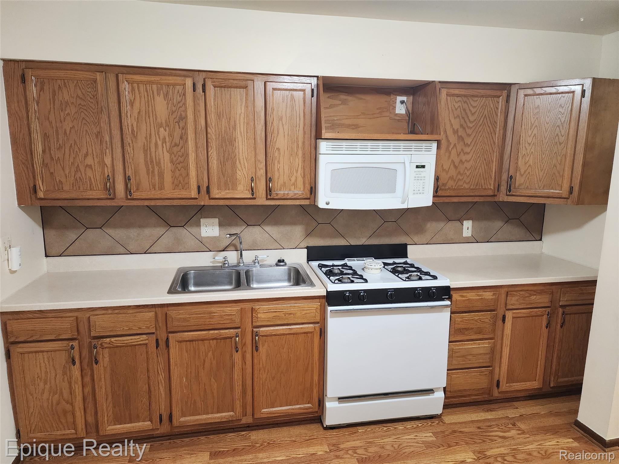 5637 Lapeer Road 5637