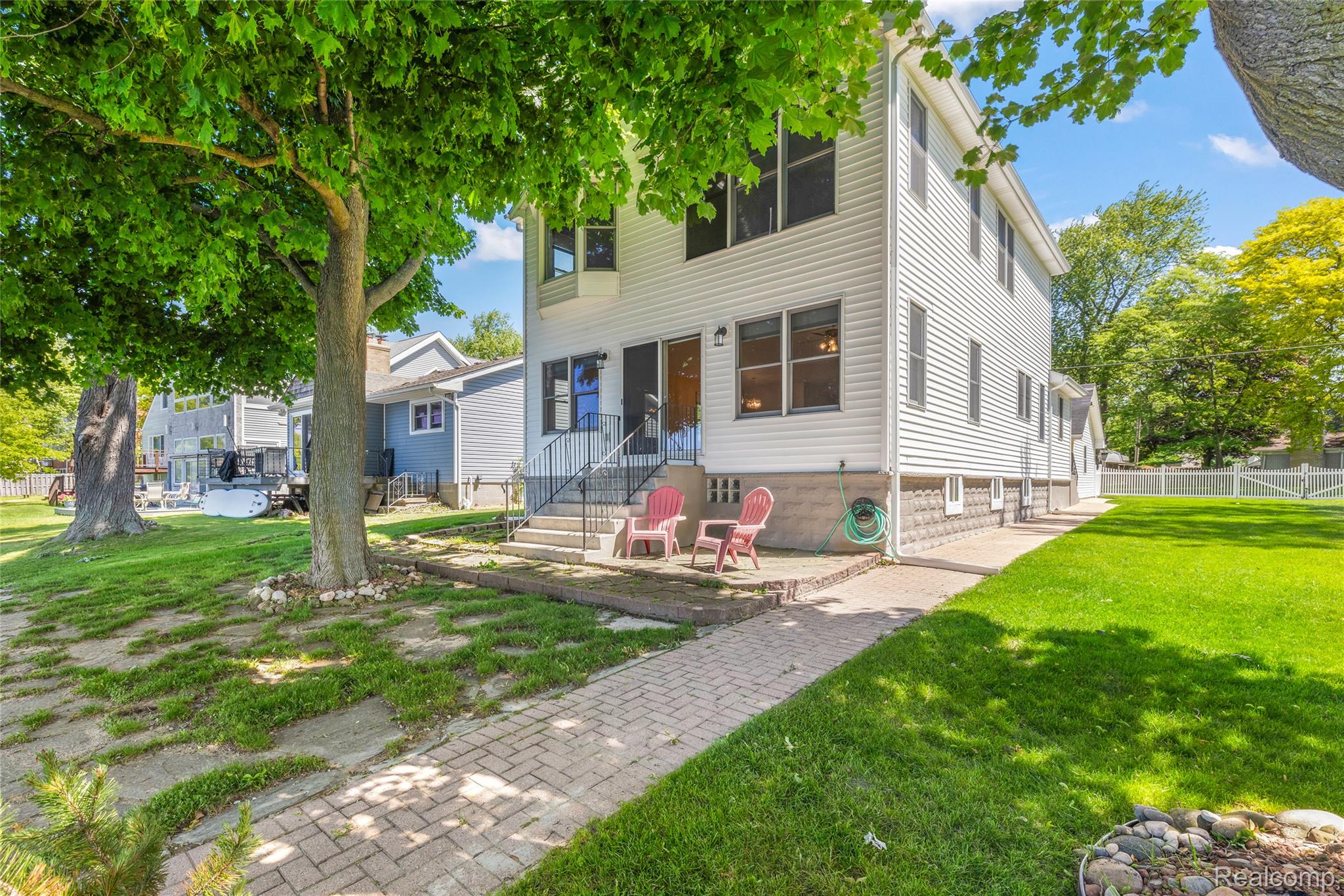 4333 Hunters Drive