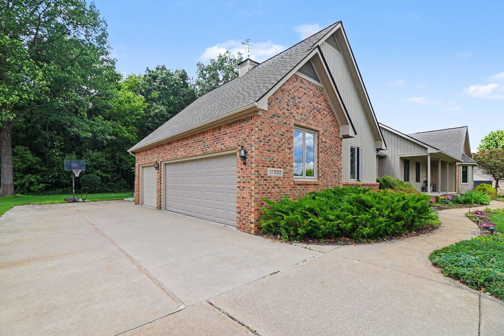 11202 Clovis Pointe Drive