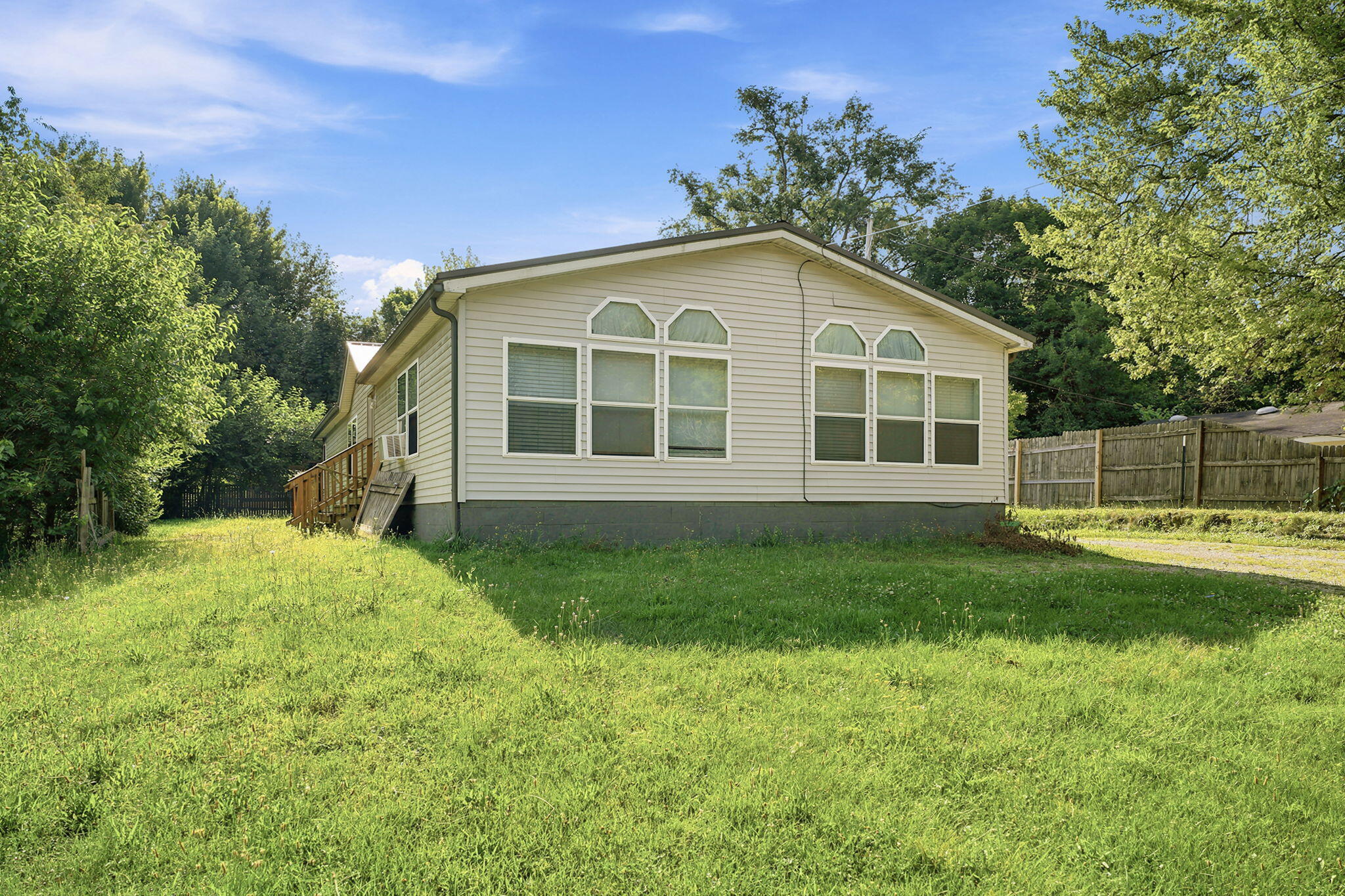 582 Leenhouts Street