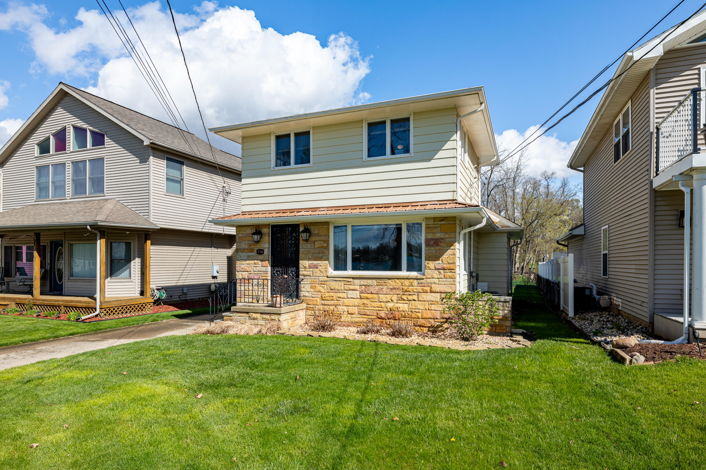 114 W Grove Avenue