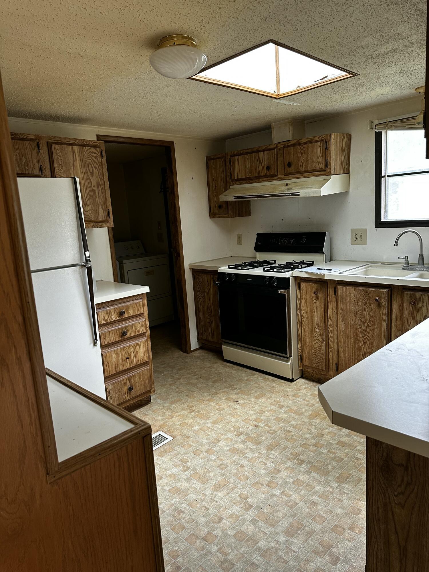 411 Aquaview Drive