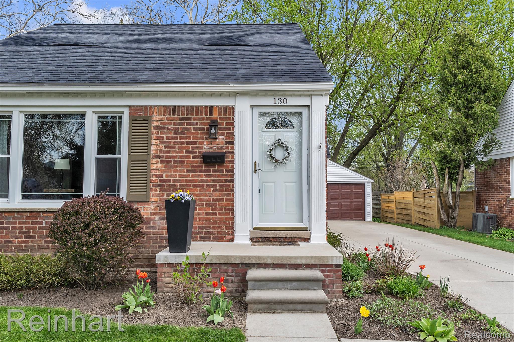 130 N Holbrook Street