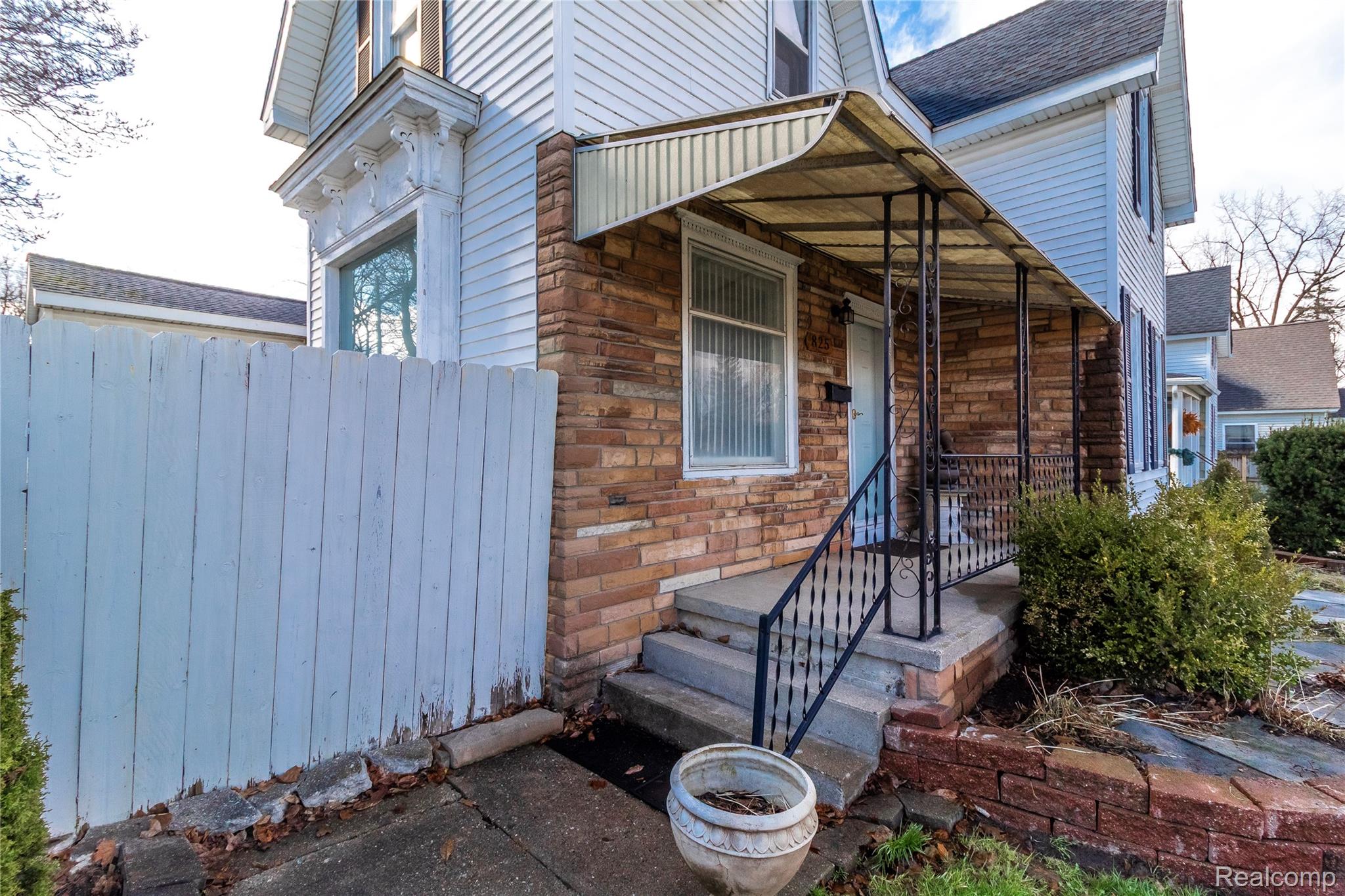 825 N Main Street