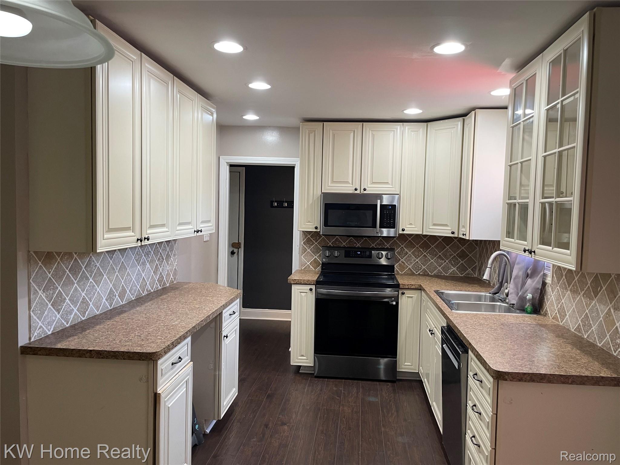 1220 Elford Court