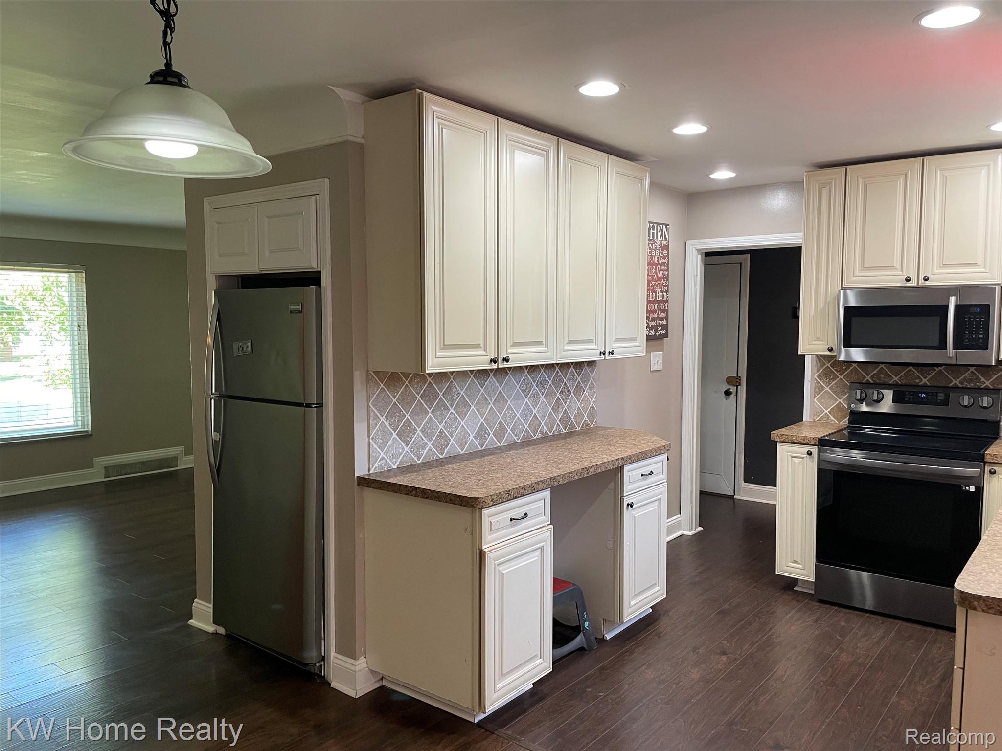 1220 Elford Court