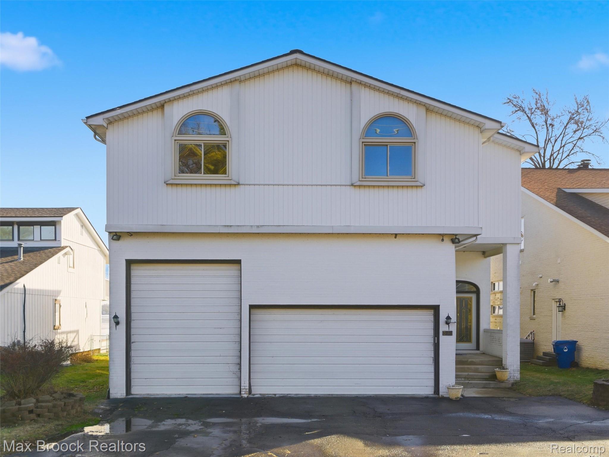 3717 Lake Front Street