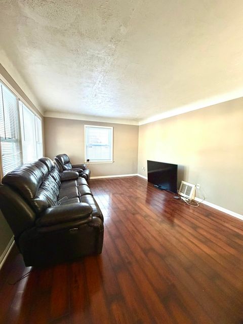 23551 Geneva Street Oak Park City MI 48237