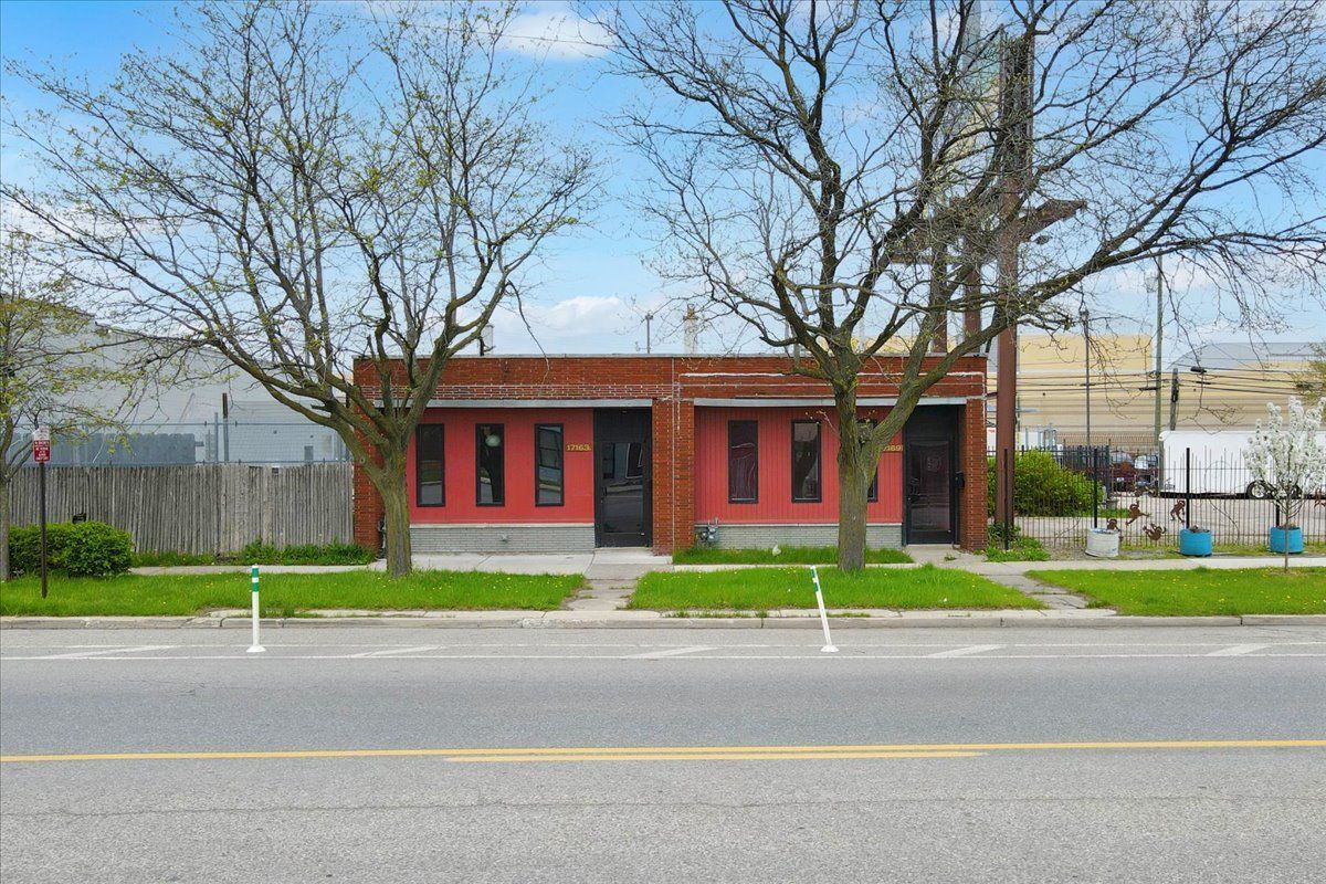 17163-69 E WARREN Avenue