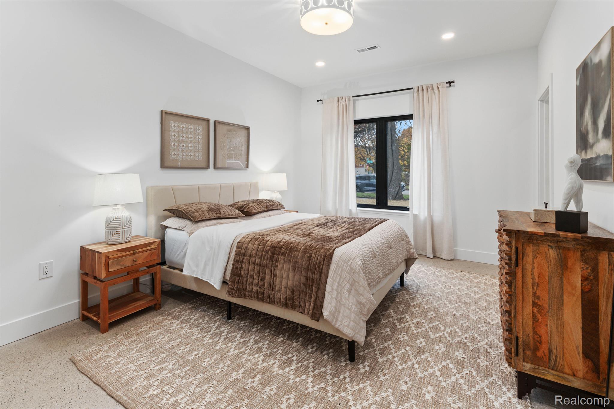 Detroit, Michigan 48208, United States, 2 Bedrooms Bedrooms, ,2 BathroomsBathrooms,Residential,Active,31022