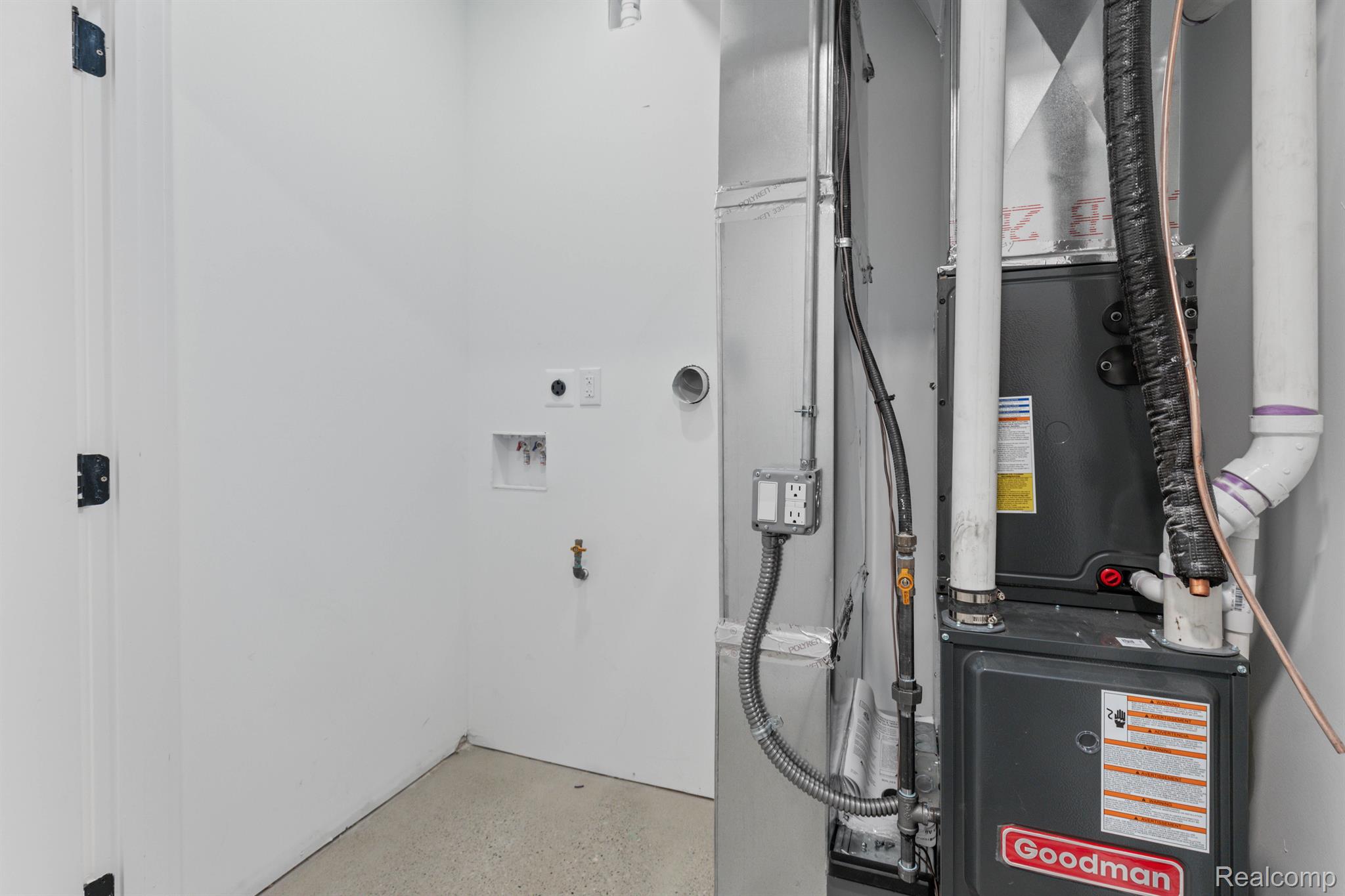 Detroit, Michigan 48208, United States, 2 Bedrooms Bedrooms, ,2 BathroomsBathrooms,Residential,Active,31022