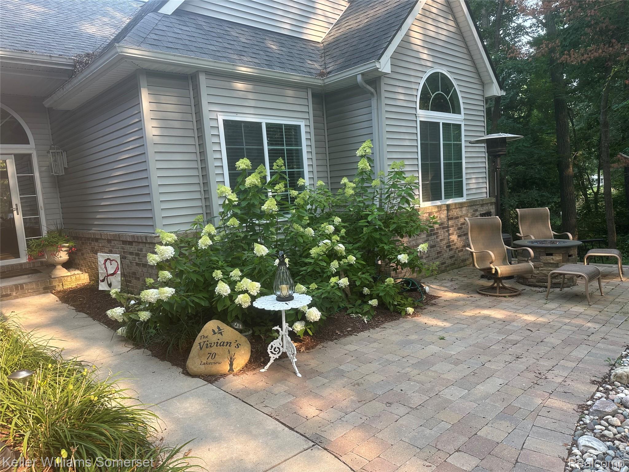 70 Lakeview Drive
