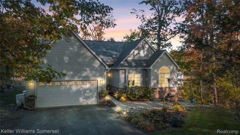 Photo of 70 Lakeview Drive, Addison Township, MI 48370 (MLS # 20261021313)