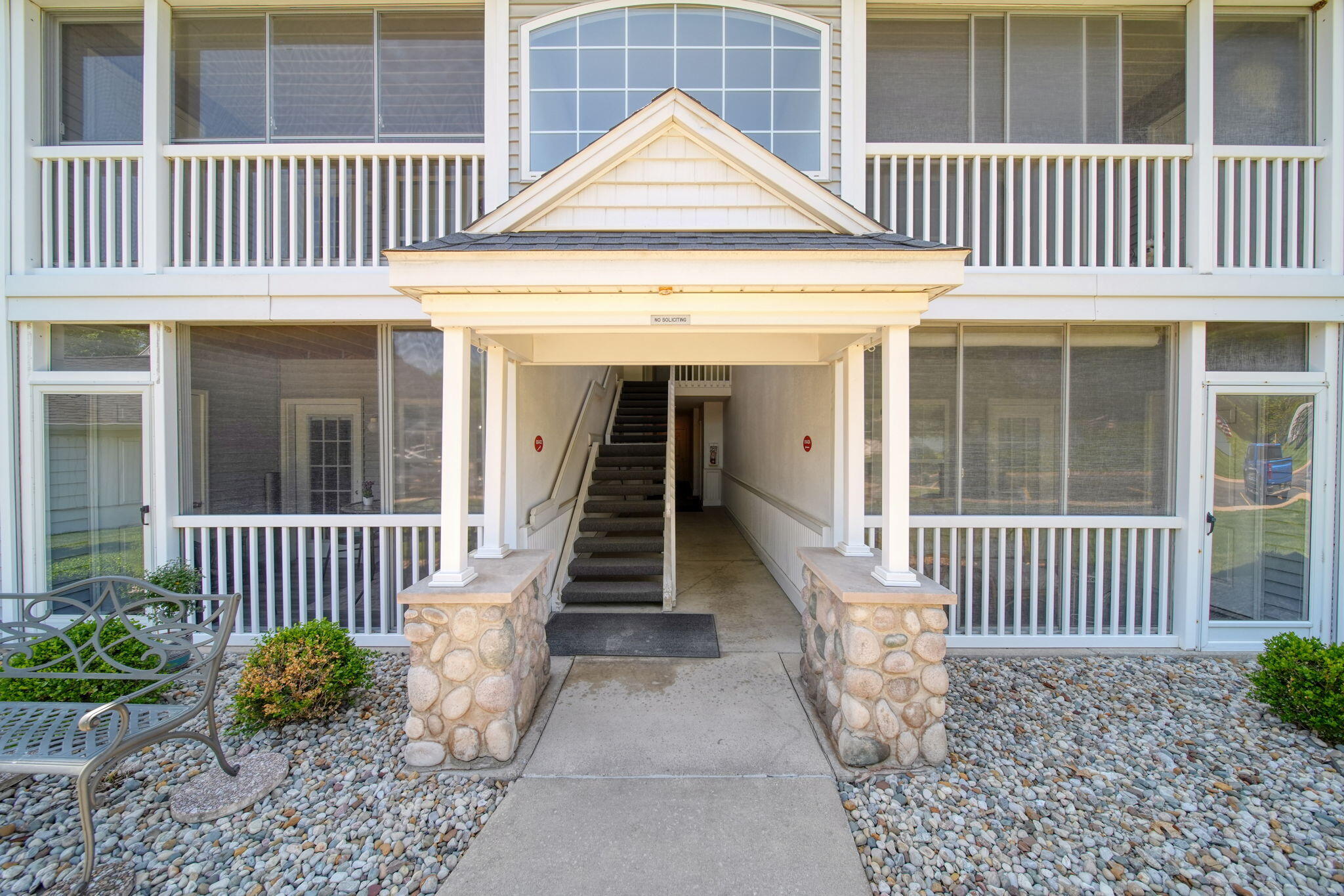 822 W Barrington Circle