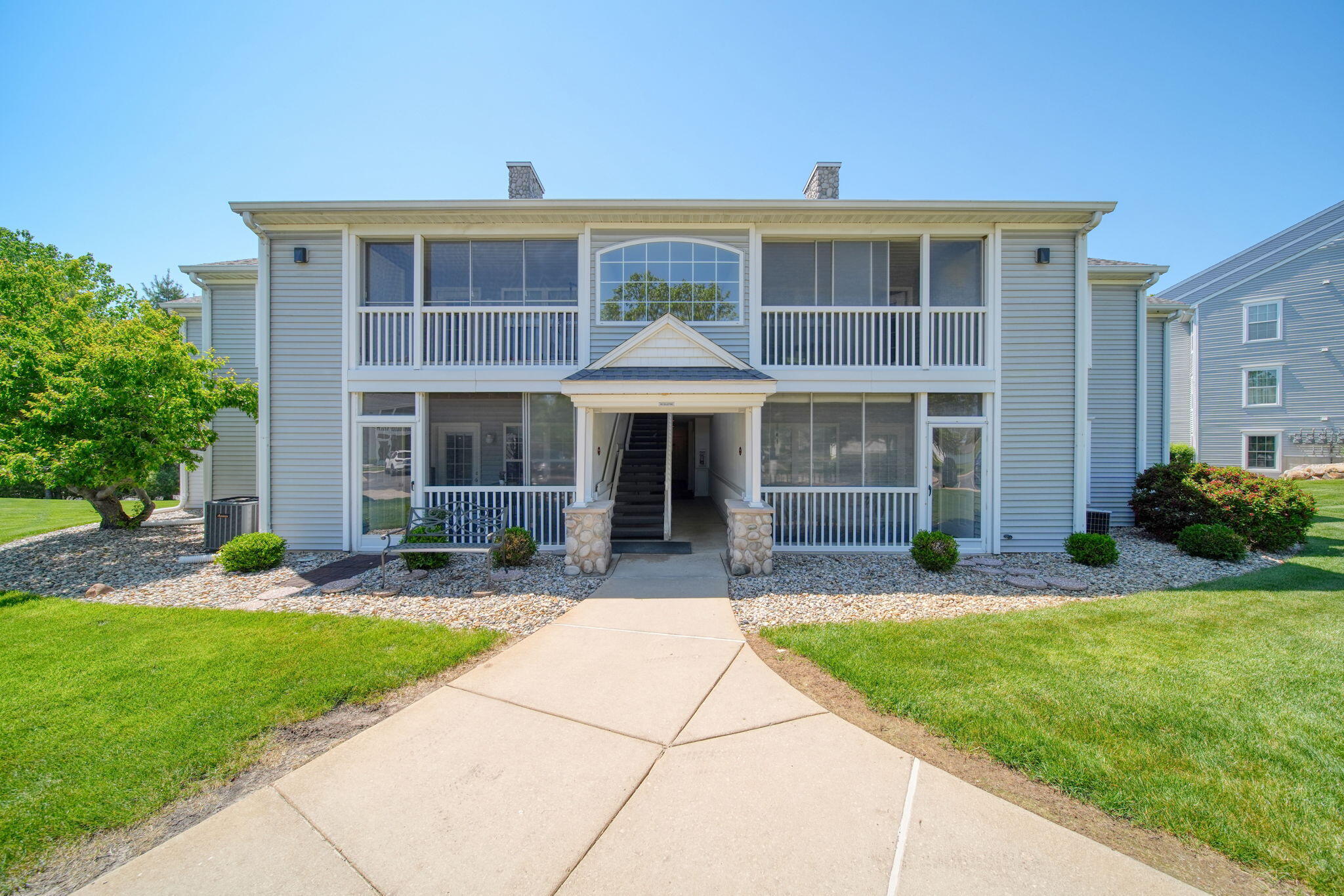 822 W Barrington Circle