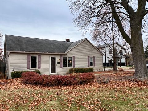 496 E Avon Road Rochester Hills City MI 48307