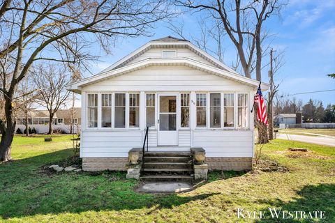 910 W 32nd Street Holland City MI 49423