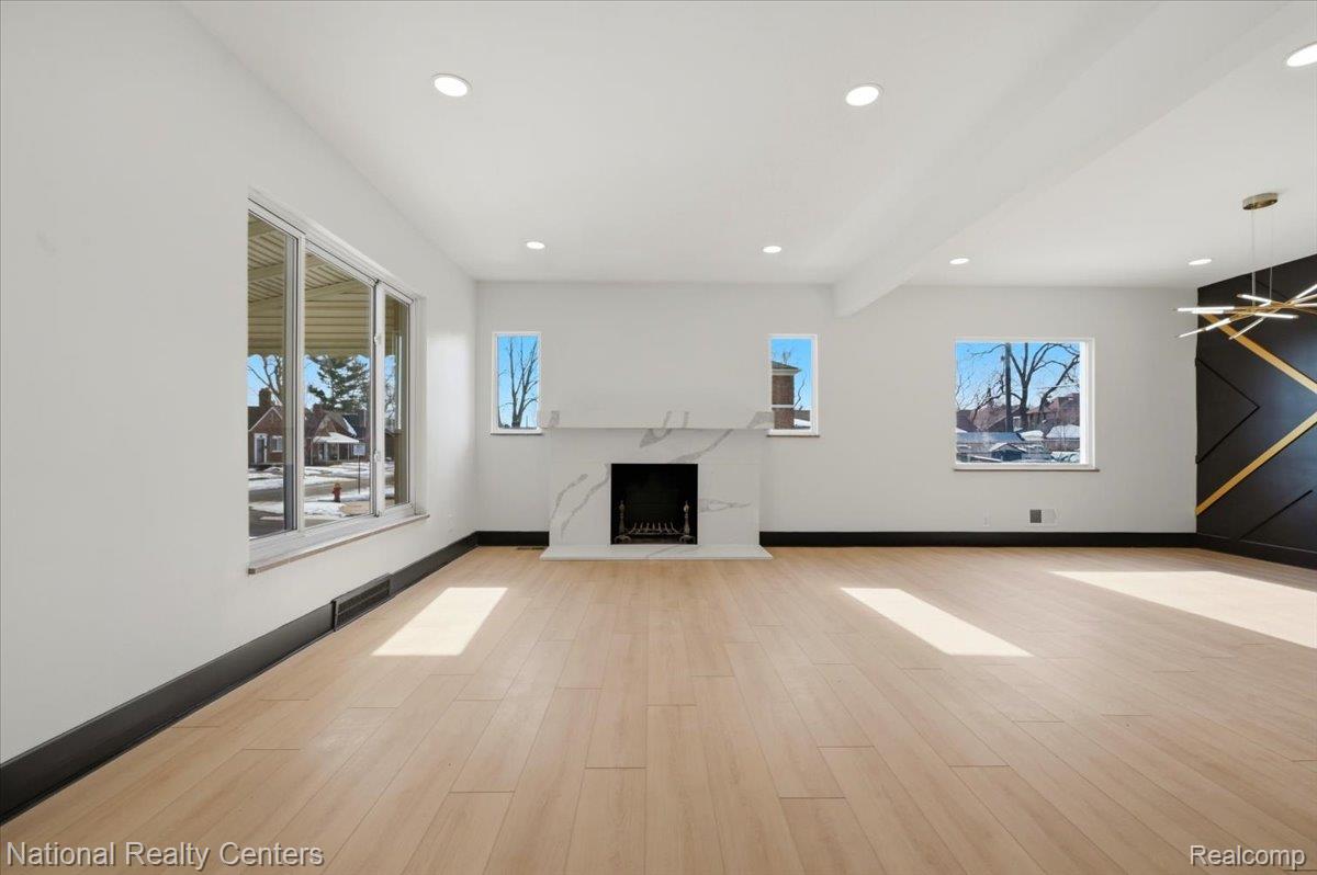 18403 Stoepel Street