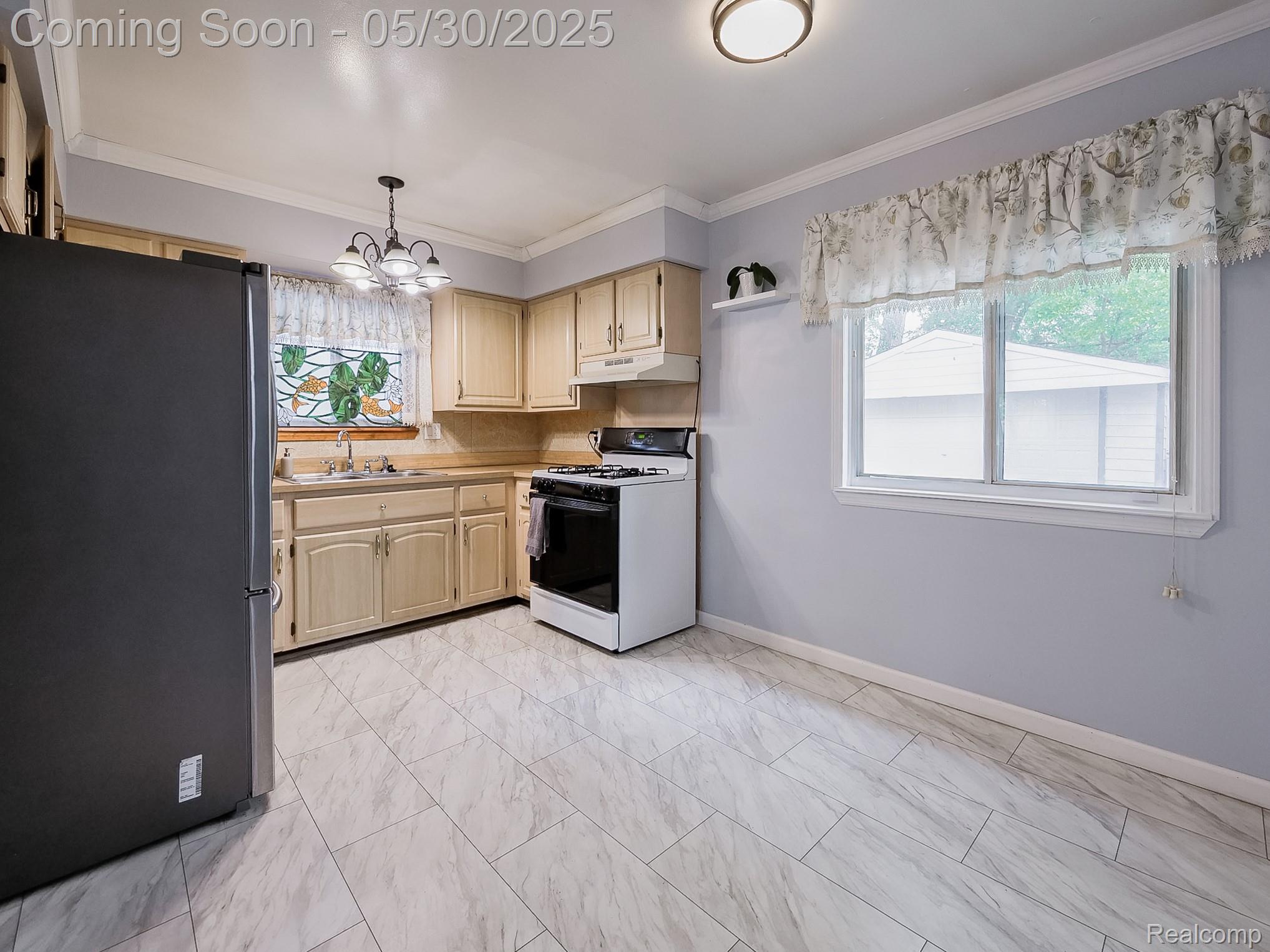 45 E GEORGE Avenue