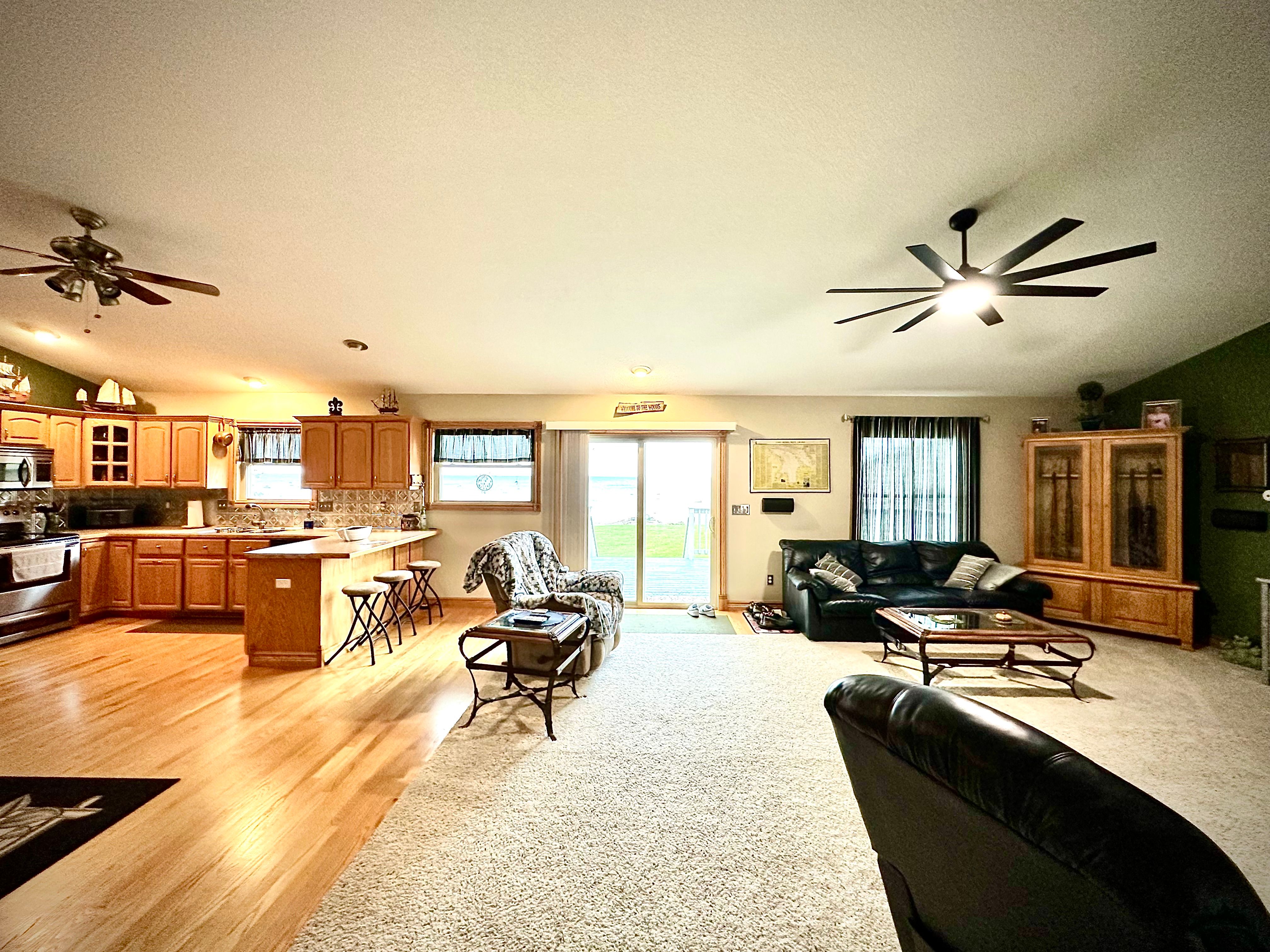 1042 LAKESHORE Road N