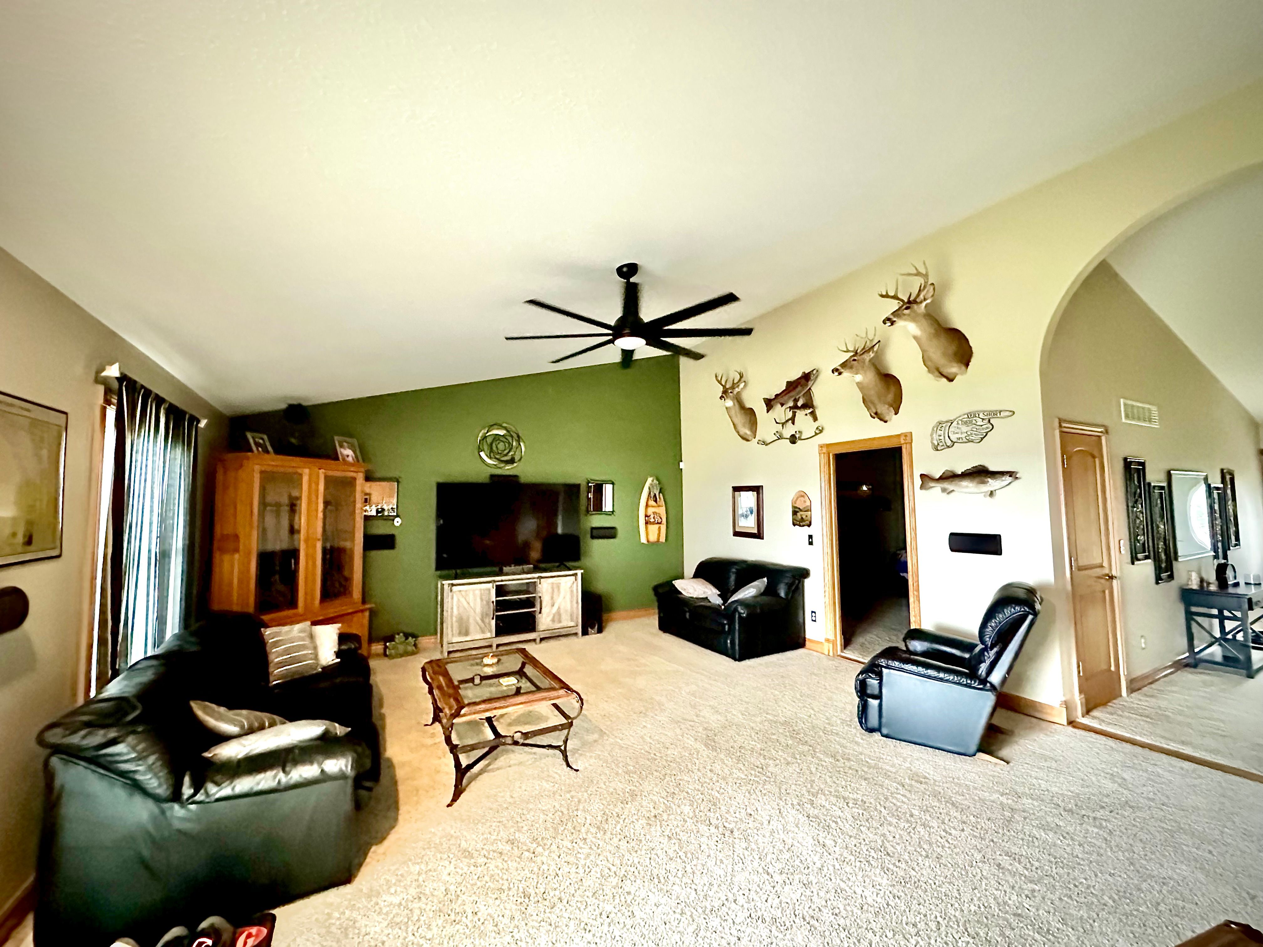 1042 LAKESHORE Road N