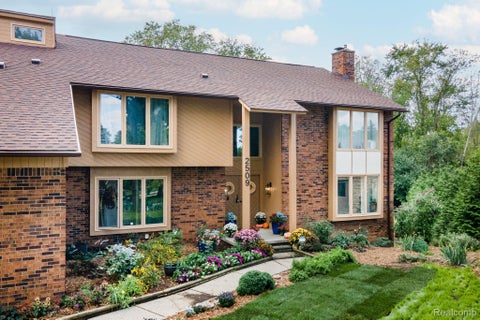 Photo of 2509 Munster Road, Rochester Hills City, MI 48309 (MLS # 20261077070)