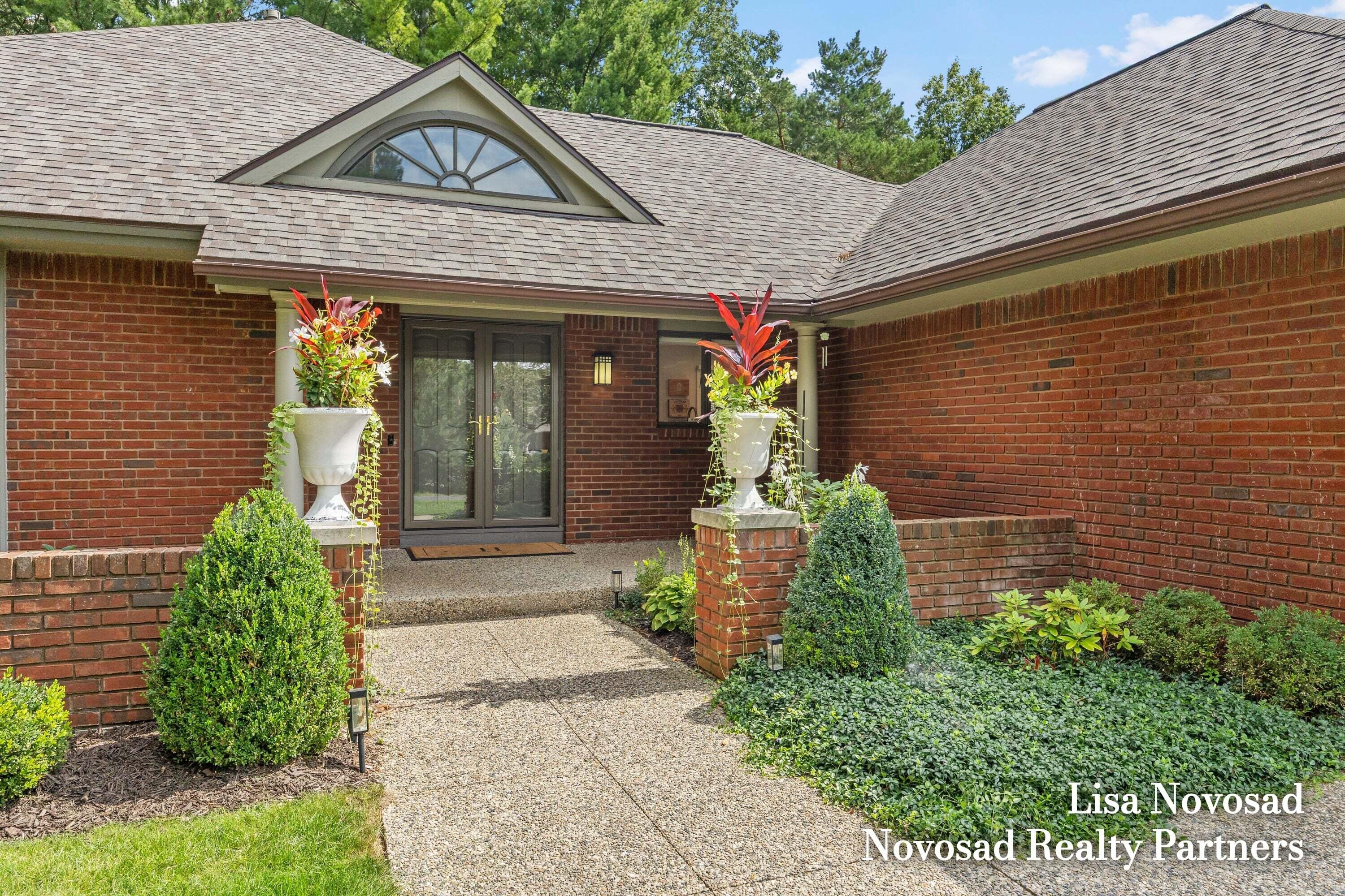 3589 Charlevoix Drive SE
