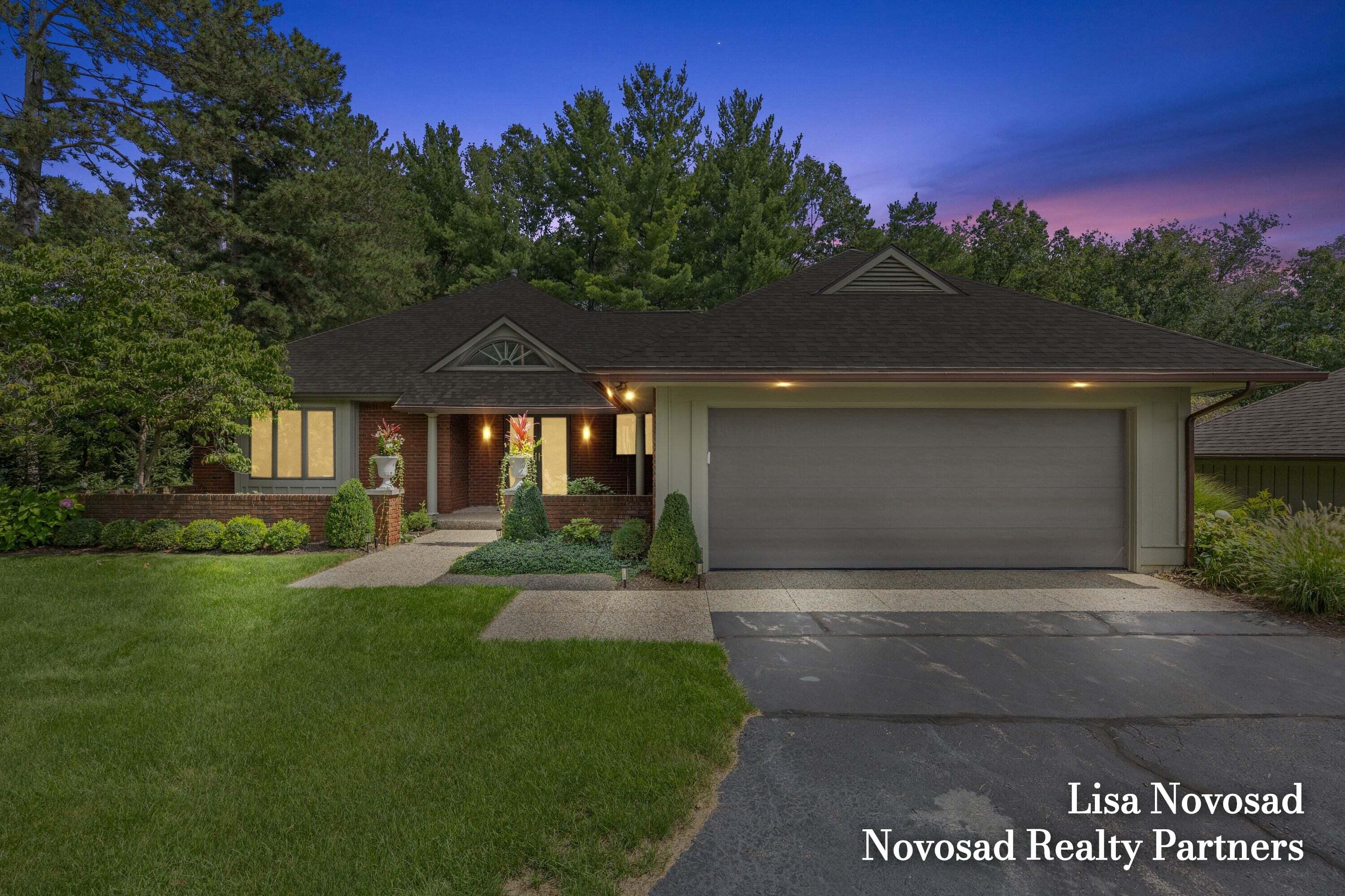 3589 Charlevoix Drive SE