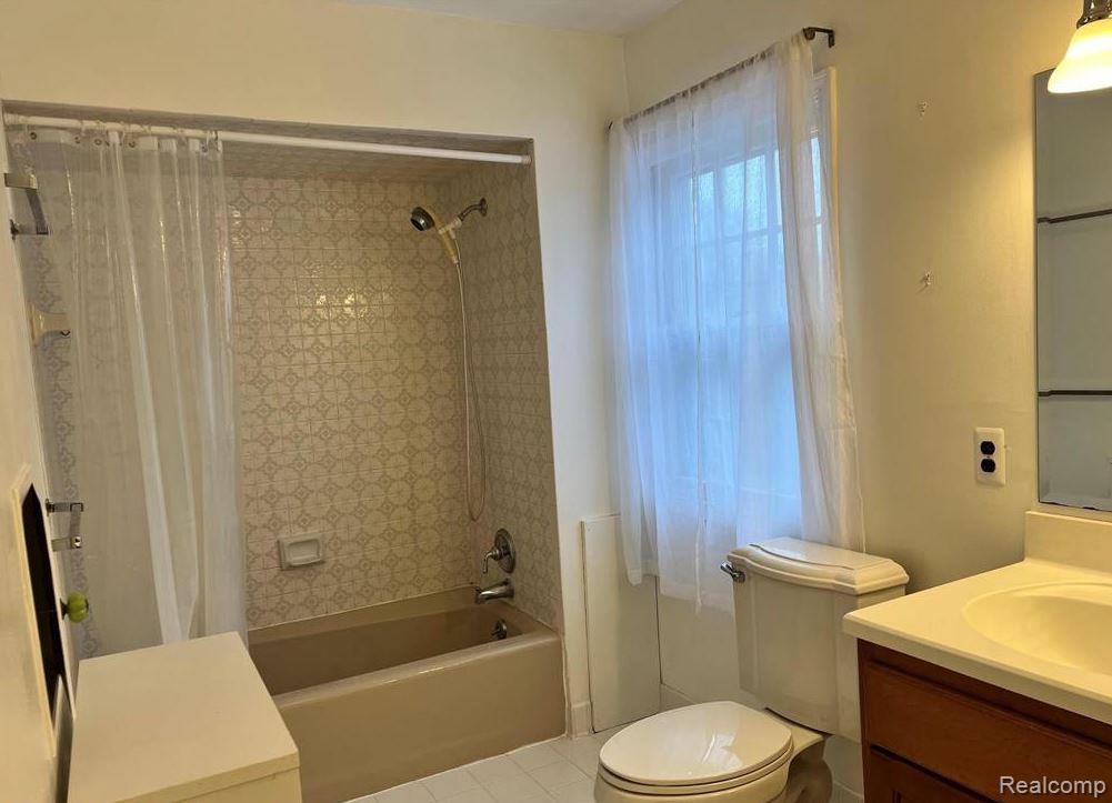 Birmingham, Michigan 48009, United States, 3 Bedrooms Bedrooms, ,2 BathroomsBathrooms,Residential,Active,256291