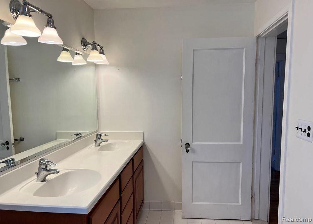 Birmingham, Michigan 48009, United States, 3 Bedrooms Bedrooms, ,2 BathroomsBathrooms,Residential,Active,256291