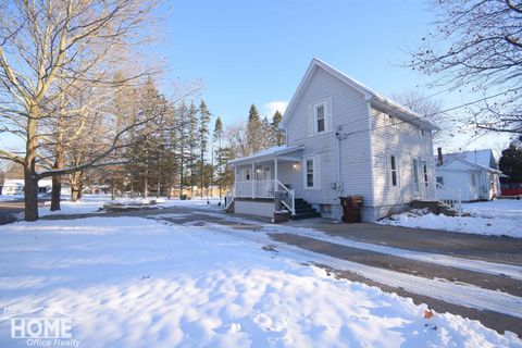 724 N Dewey Street Owosso City MI 48867