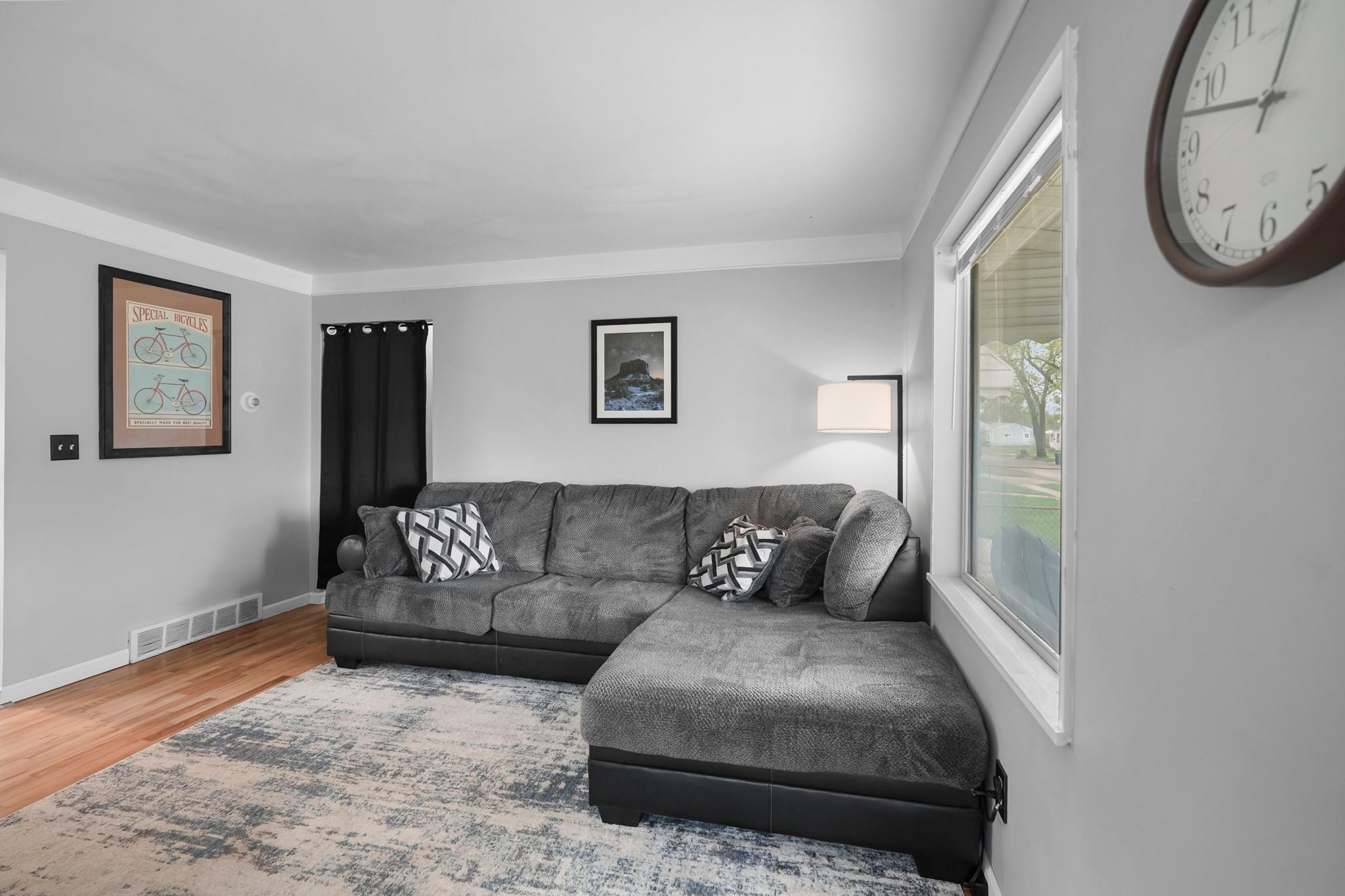 933 E ROWLAND Avenue