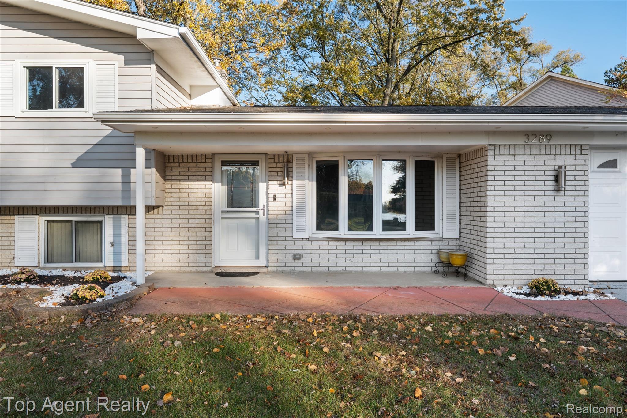 3289 Schoolhouse Drive