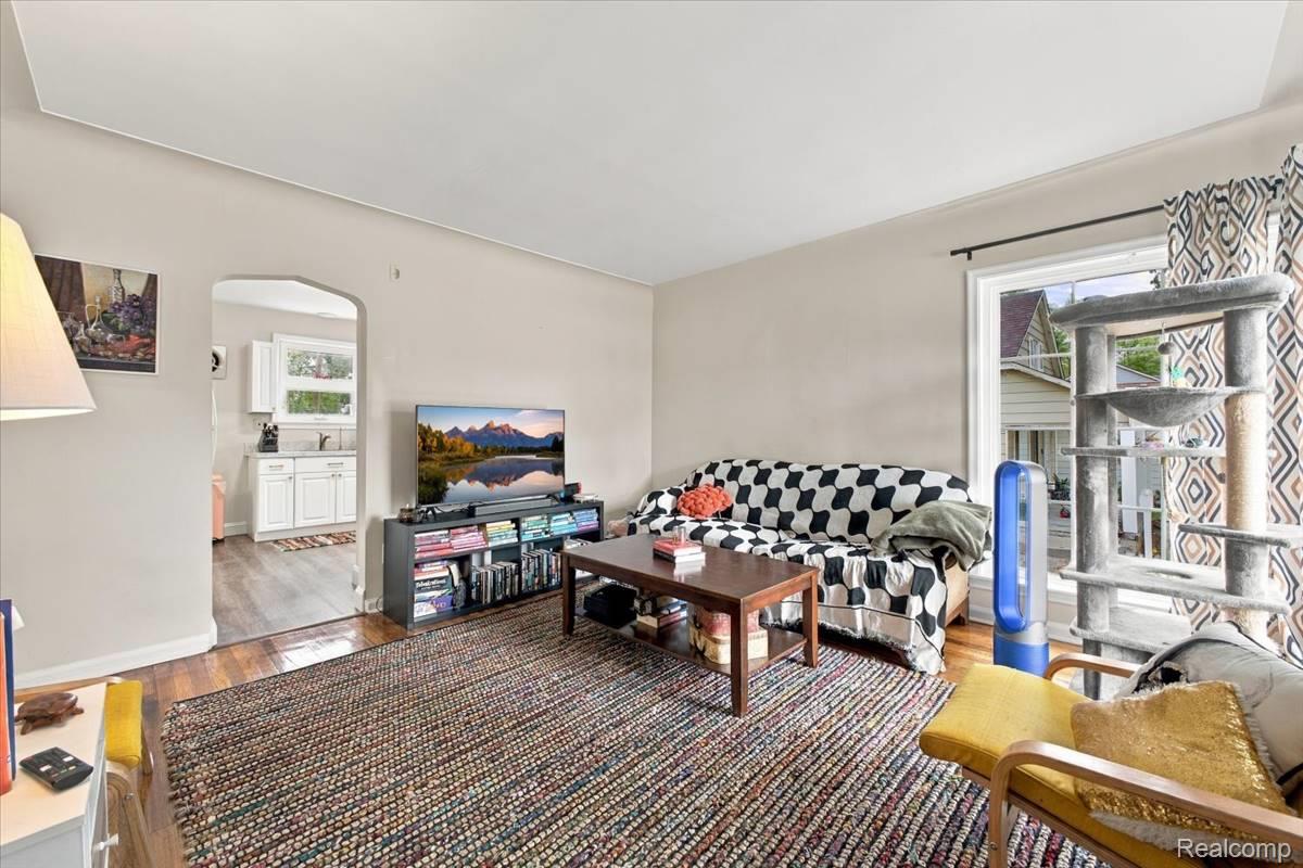 31 W Granet Avenue