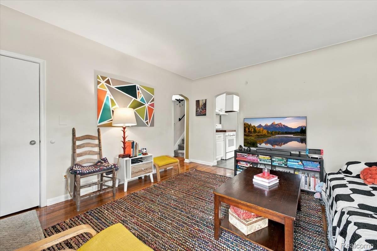 31 W Granet Avenue