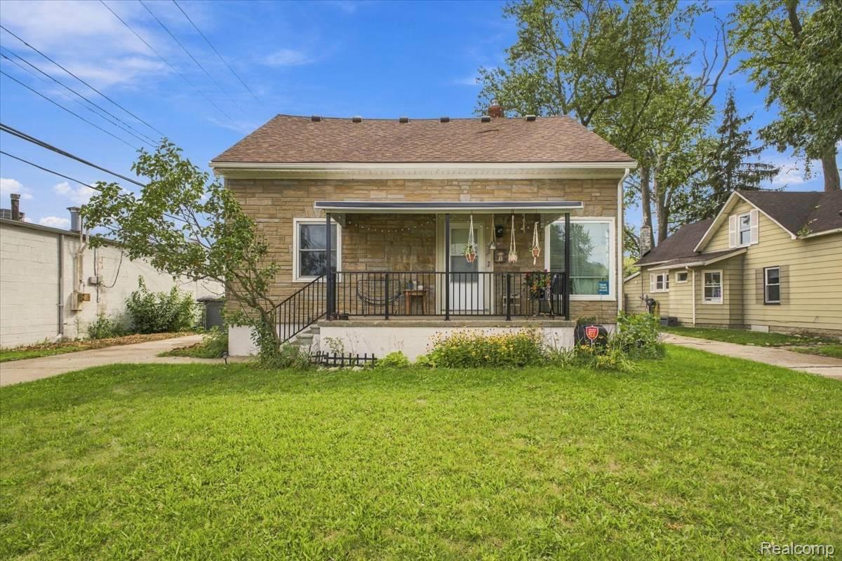 31 W Granet Avenue