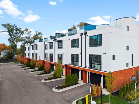 533 E Harrison Avenue 36 Royal Oak City MI 48067