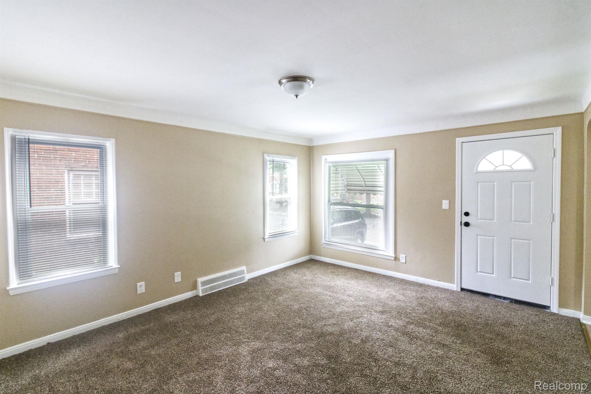 8095 NORTHLAWN Street