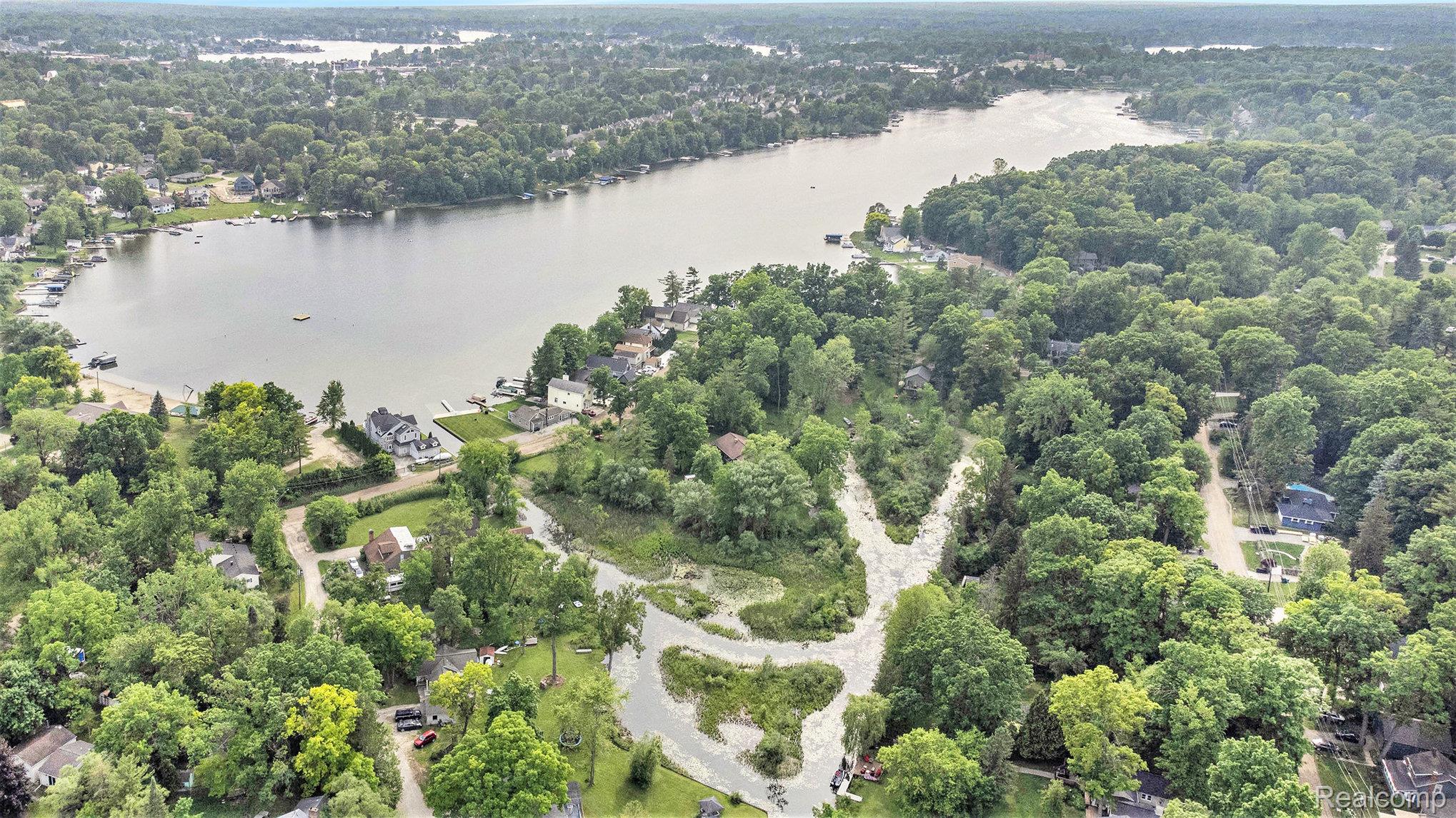 Lake Orion Village, Michigan 48362, United States, 3 Bedrooms Bedrooms, ,2 BathroomsBathrooms,Residential,Active,153323