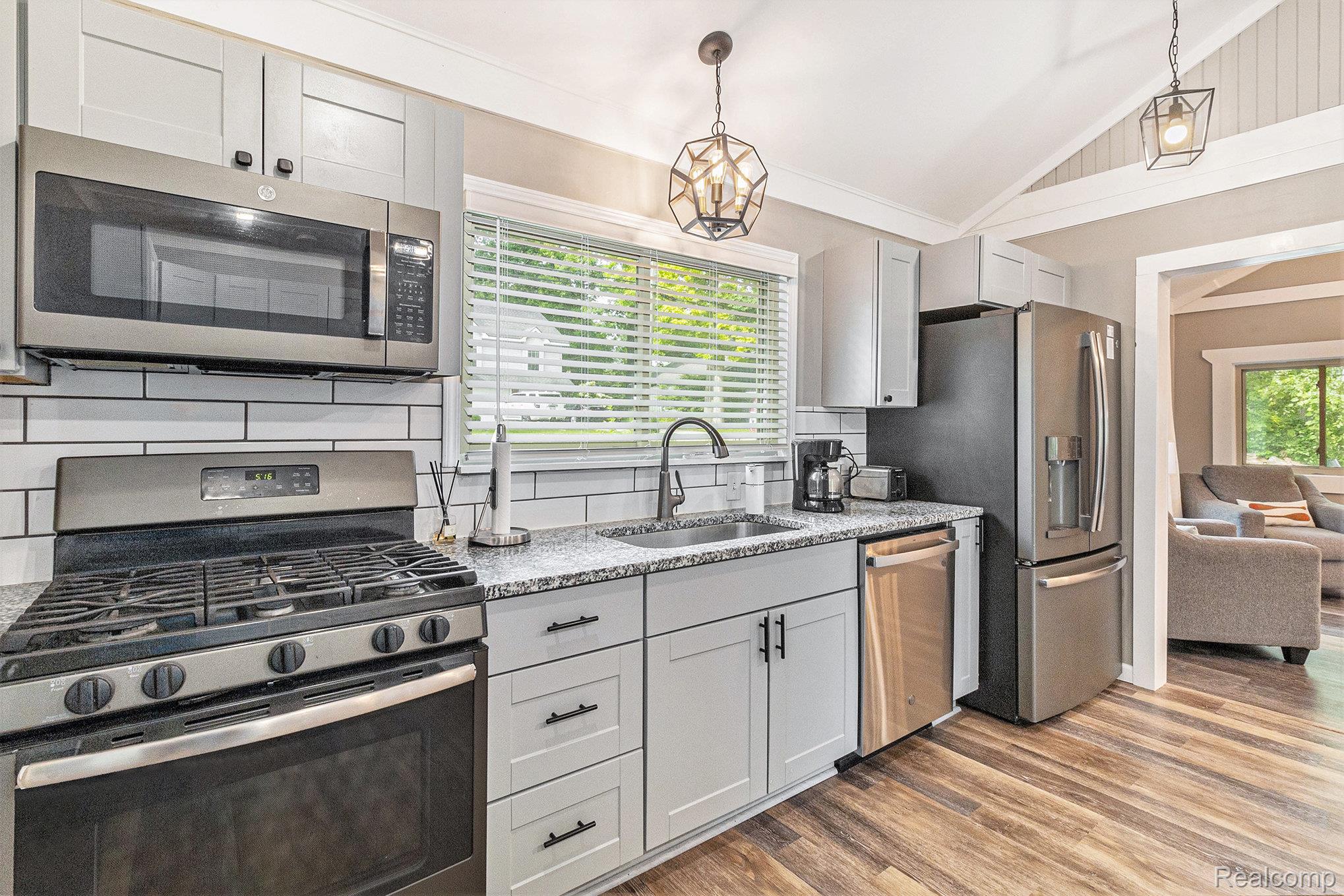 Lake Orion Village, Michigan 48362, United States, 3 Bedrooms Bedrooms, ,2 BathroomsBathrooms,Residential,Active,153323