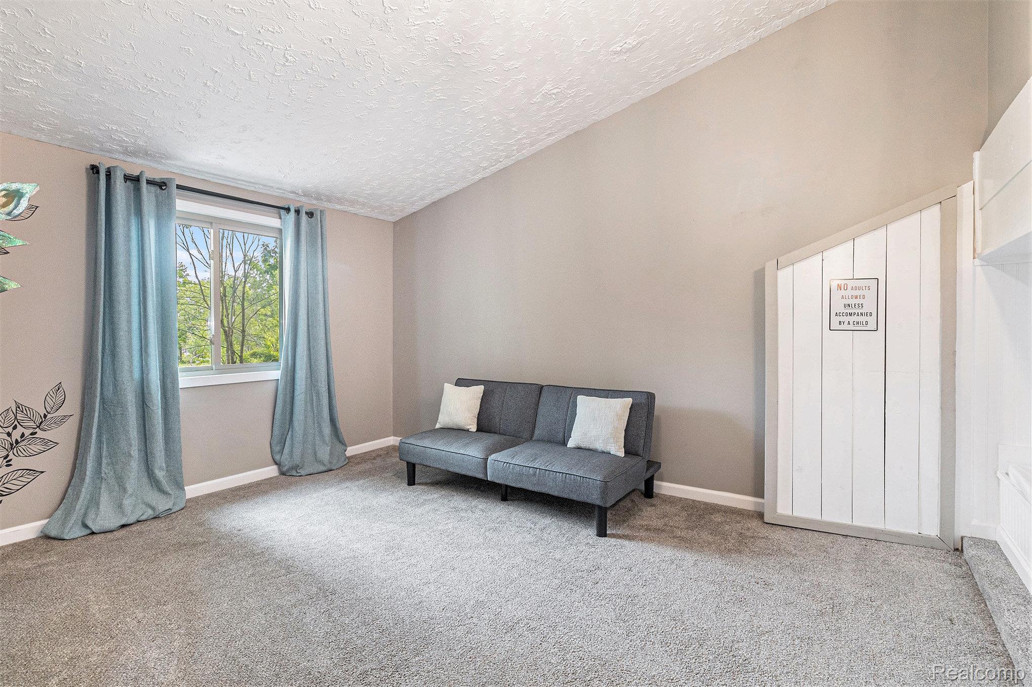 Lake Orion Village, Michigan 48362, United States, 3 Bedrooms Bedrooms, ,2 BathroomsBathrooms,Residential,Active,153323