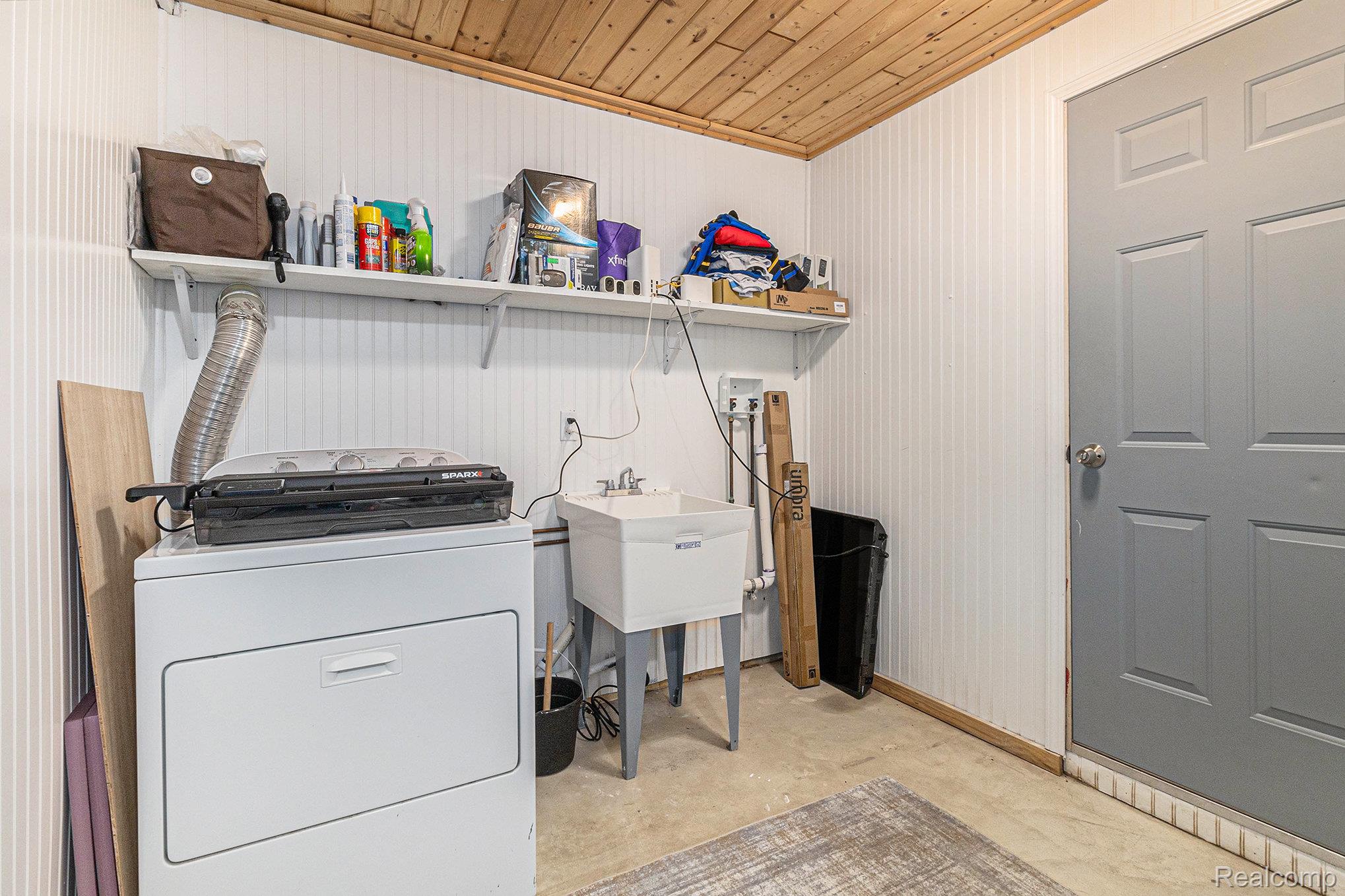 Lake Orion Village, Michigan 48362, United States, 3 Bedrooms Bedrooms, ,2 BathroomsBathrooms,Residential,Active,153323